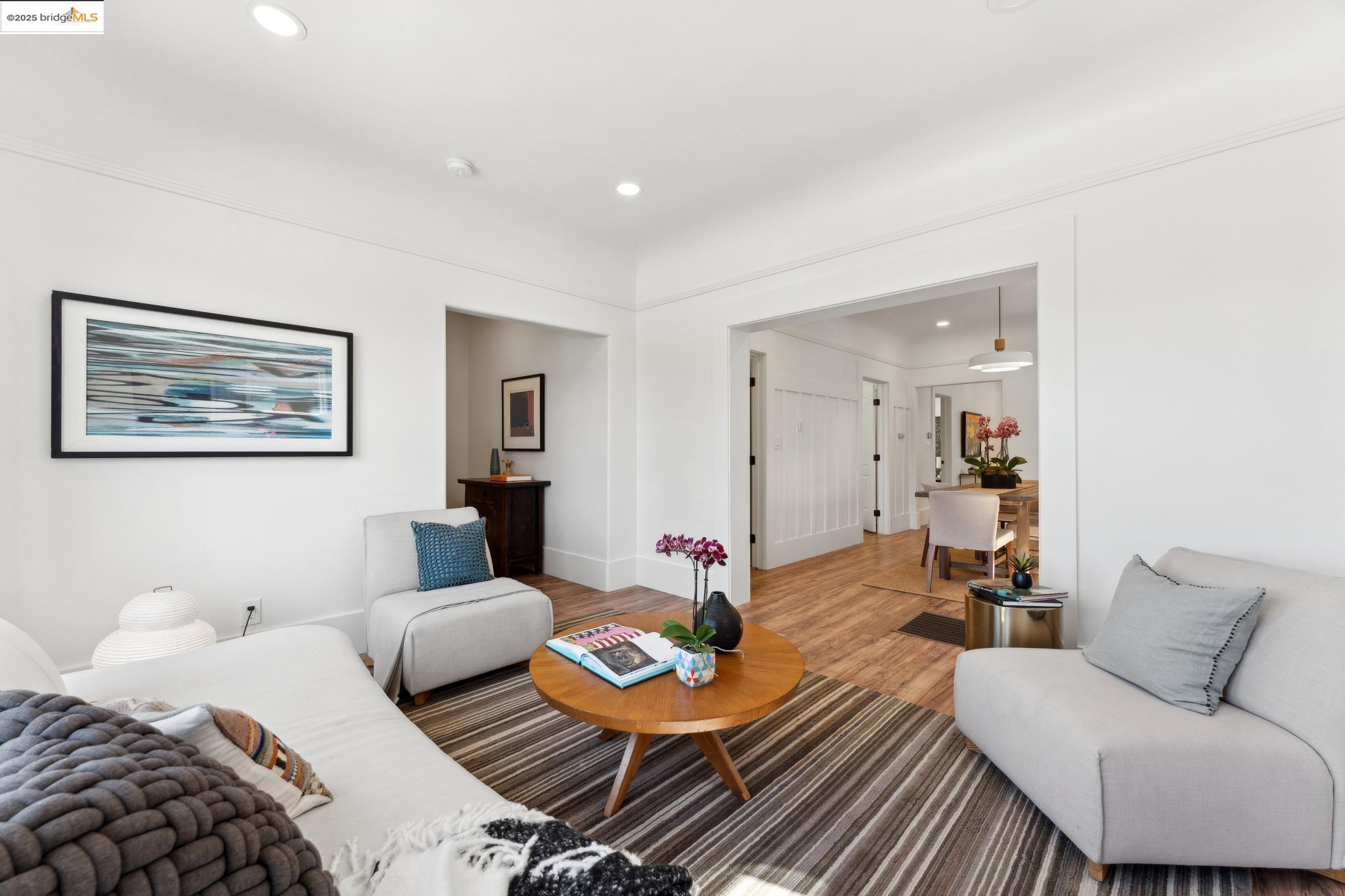 Detail Gallery Image 6 of 30 For 3716 Market St, Oakland,  CA 94608 - 3 Beds | 2 Baths