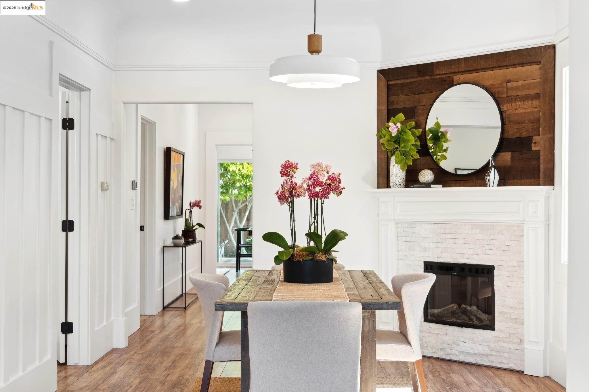 Detail Gallery Image 7 of 30 For 3716 Market St, Oakland,  CA 94608 - 3 Beds | 2 Baths