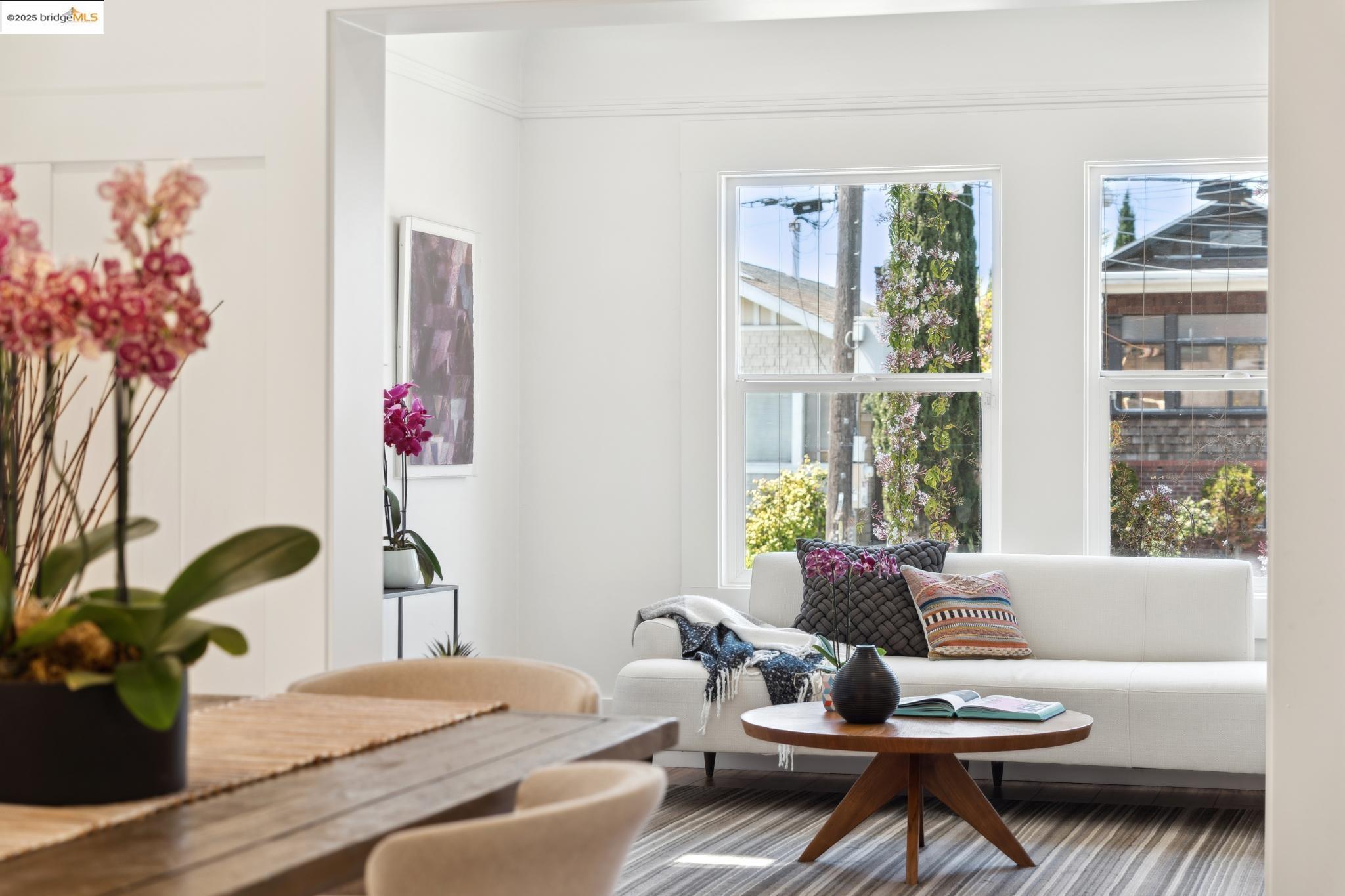 Detail Gallery Image 10 of 30 For 3716 Market St, Oakland,  CA 94608 - 3 Beds | 2 Baths