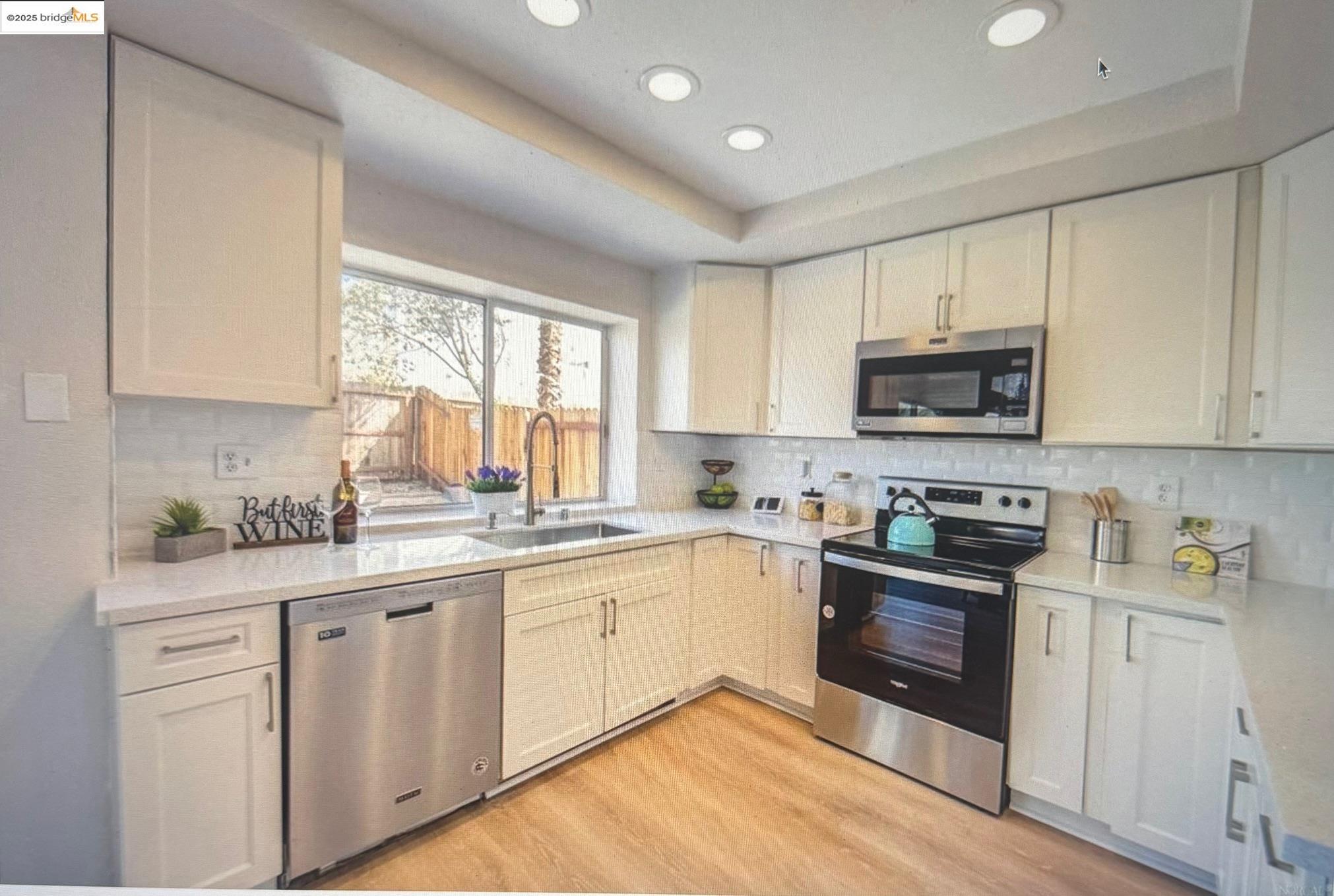 Detail Gallery Image 12 of 35 For 4907 Ridgeview Drive, Antioch,  CA 94531-7756 - 3 Beds | 2/1 Baths