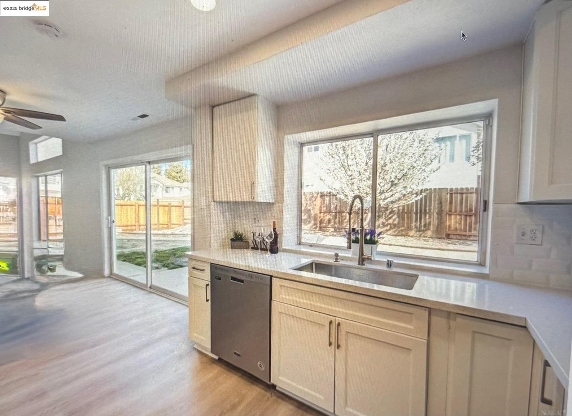 Detail Gallery Image 13 of 35 For 4907 Ridgeview Drive, Antioch,  CA 94531-7756 - 3 Beds | 2/1 Baths