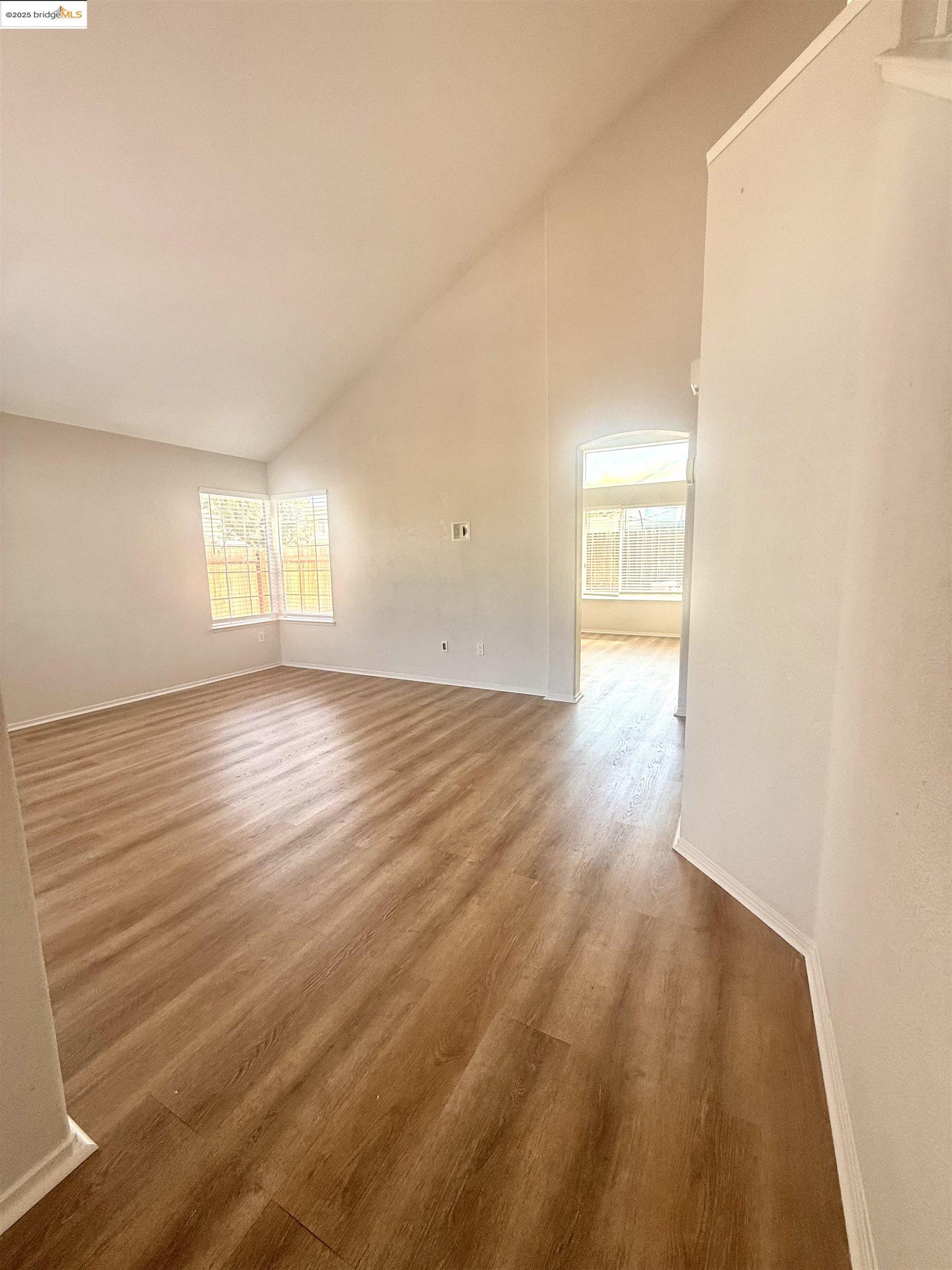 Detail Gallery Image 7 of 35 For 4907 Ridgeview Drive, Antioch,  CA 94531-7756 - 3 Beds | 2/1 Baths