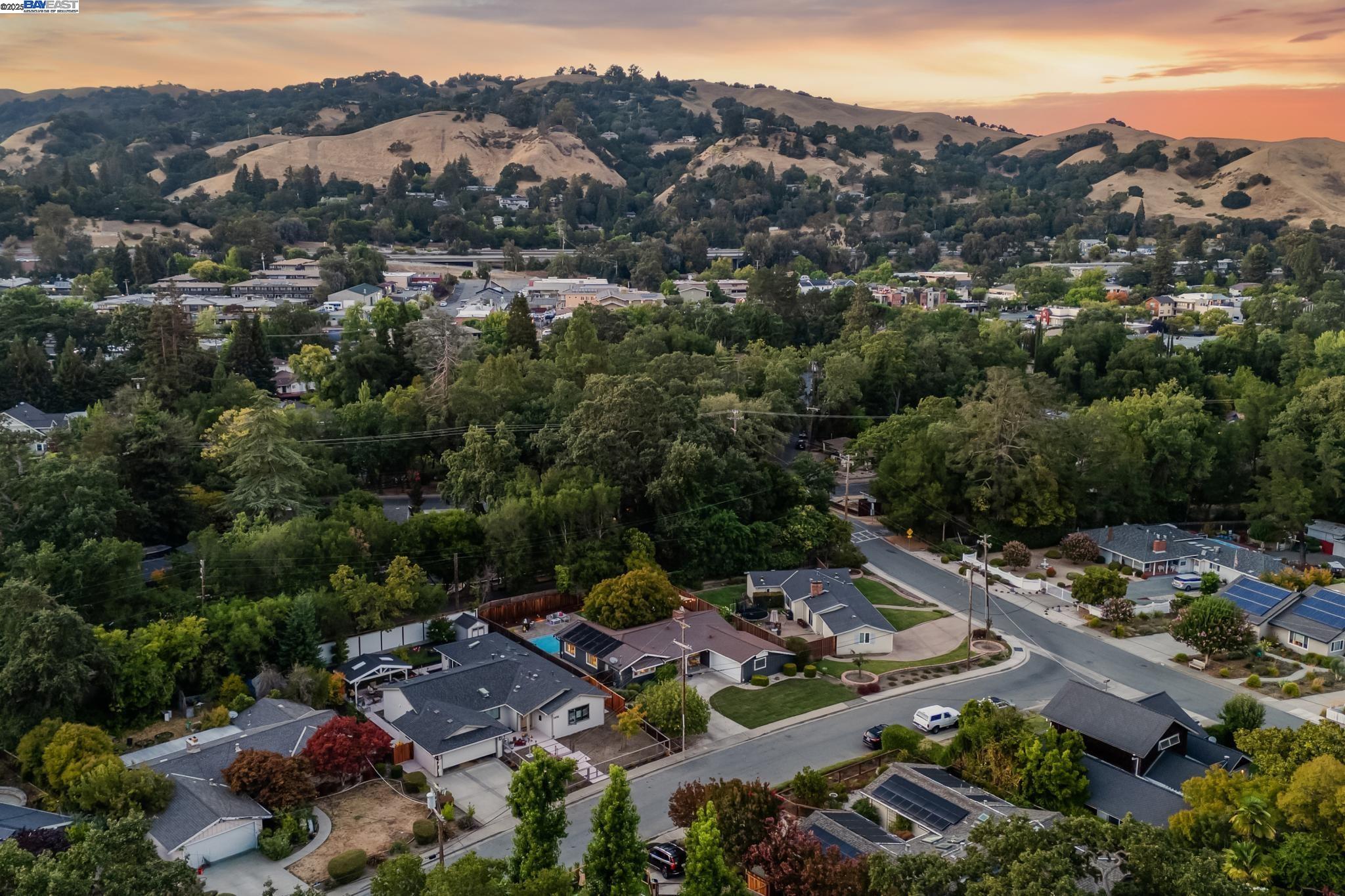 Detail Gallery Image 5 of 51 For 3434 Little Lane, Lafayette,  CA 94549 - 3 Beds | 2 Baths