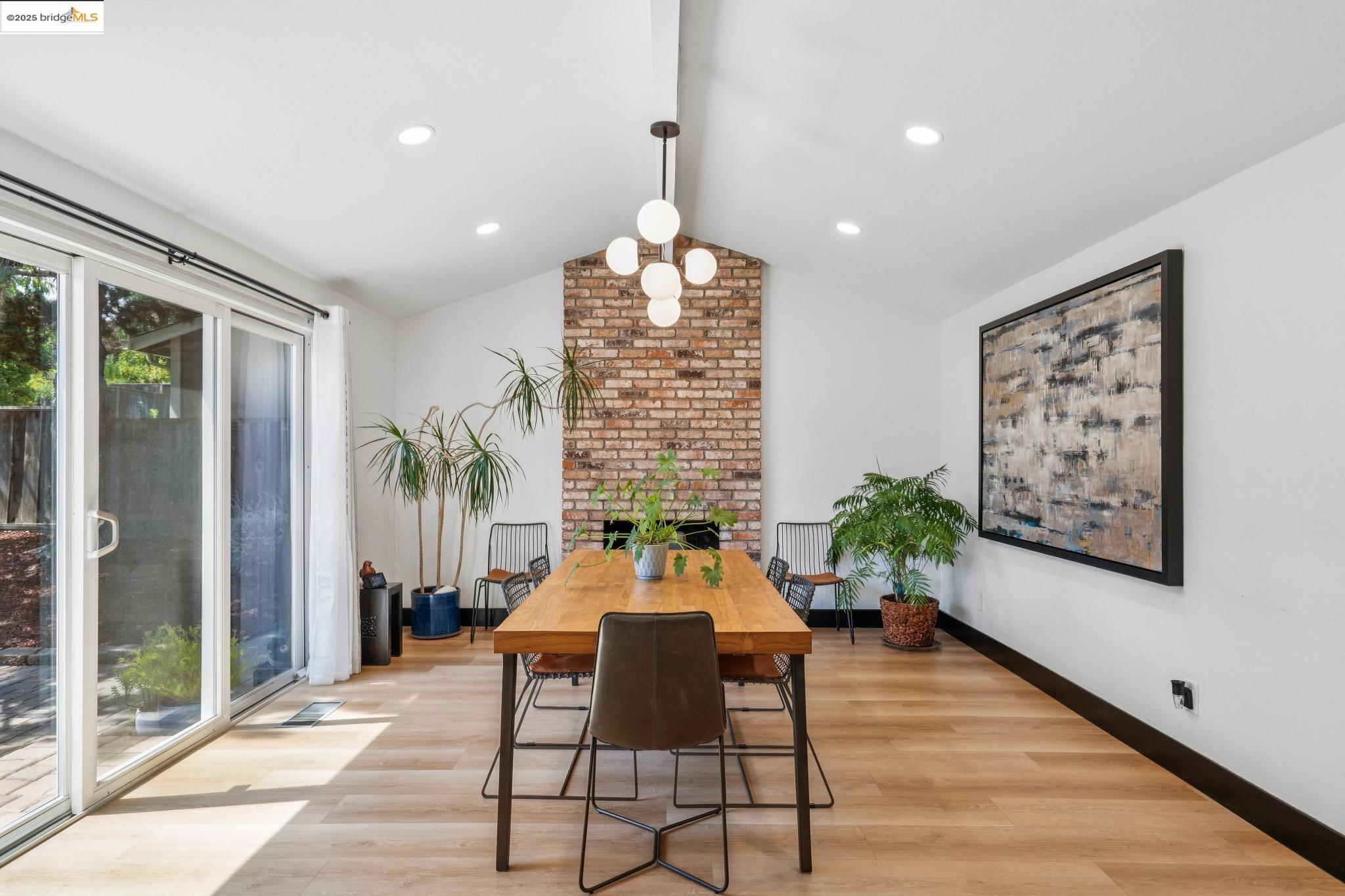 Detail Gallery Image 11 of 44 For 3093 Diablo View Rd, Pleasant Hill,  CA 94523 - 4 Beds | 2 Baths