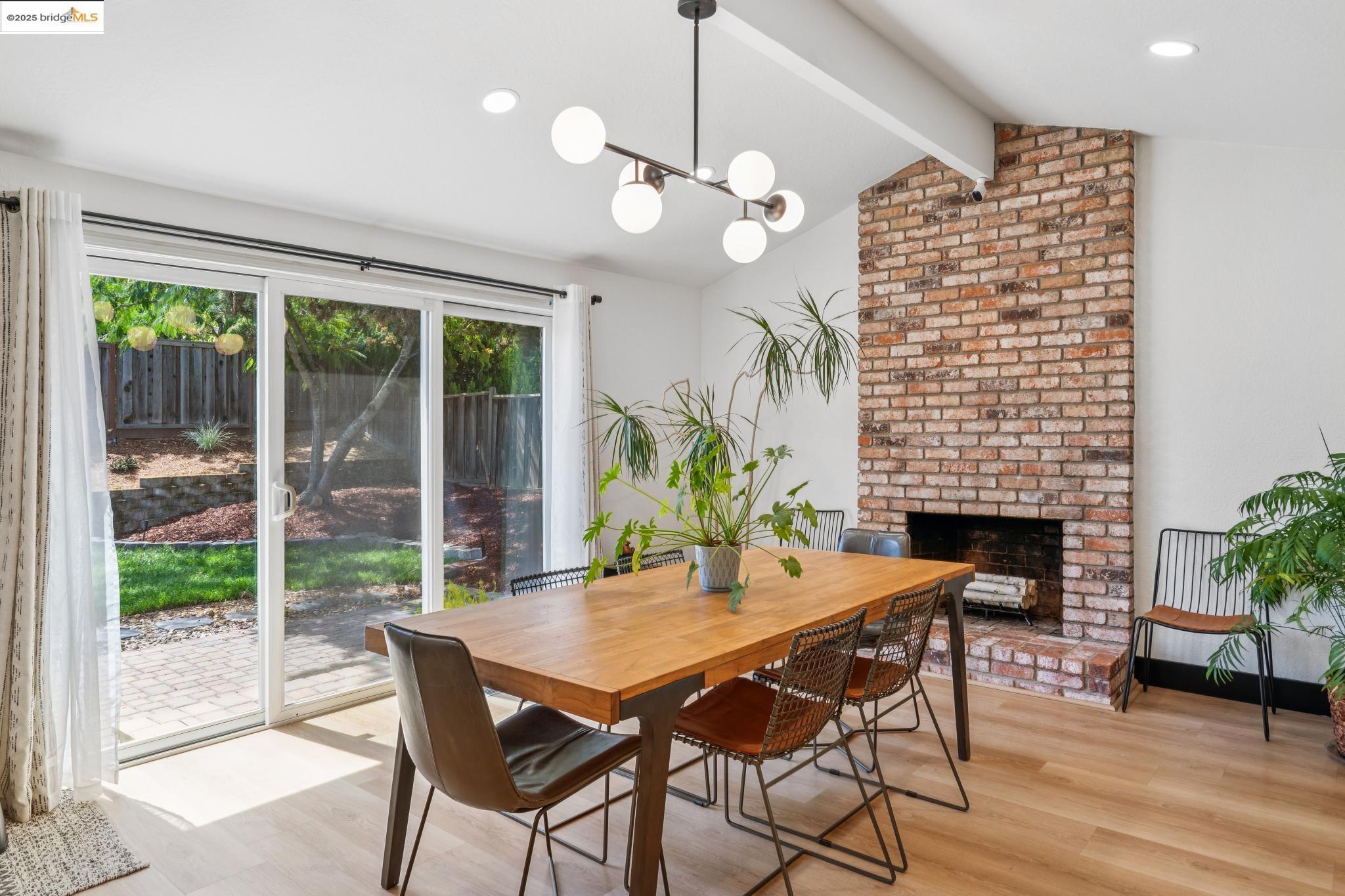 Detail Gallery Image 12 of 44 For 3093 Diablo View Rd, Pleasant Hill,  CA 94523 - 4 Beds | 2 Baths