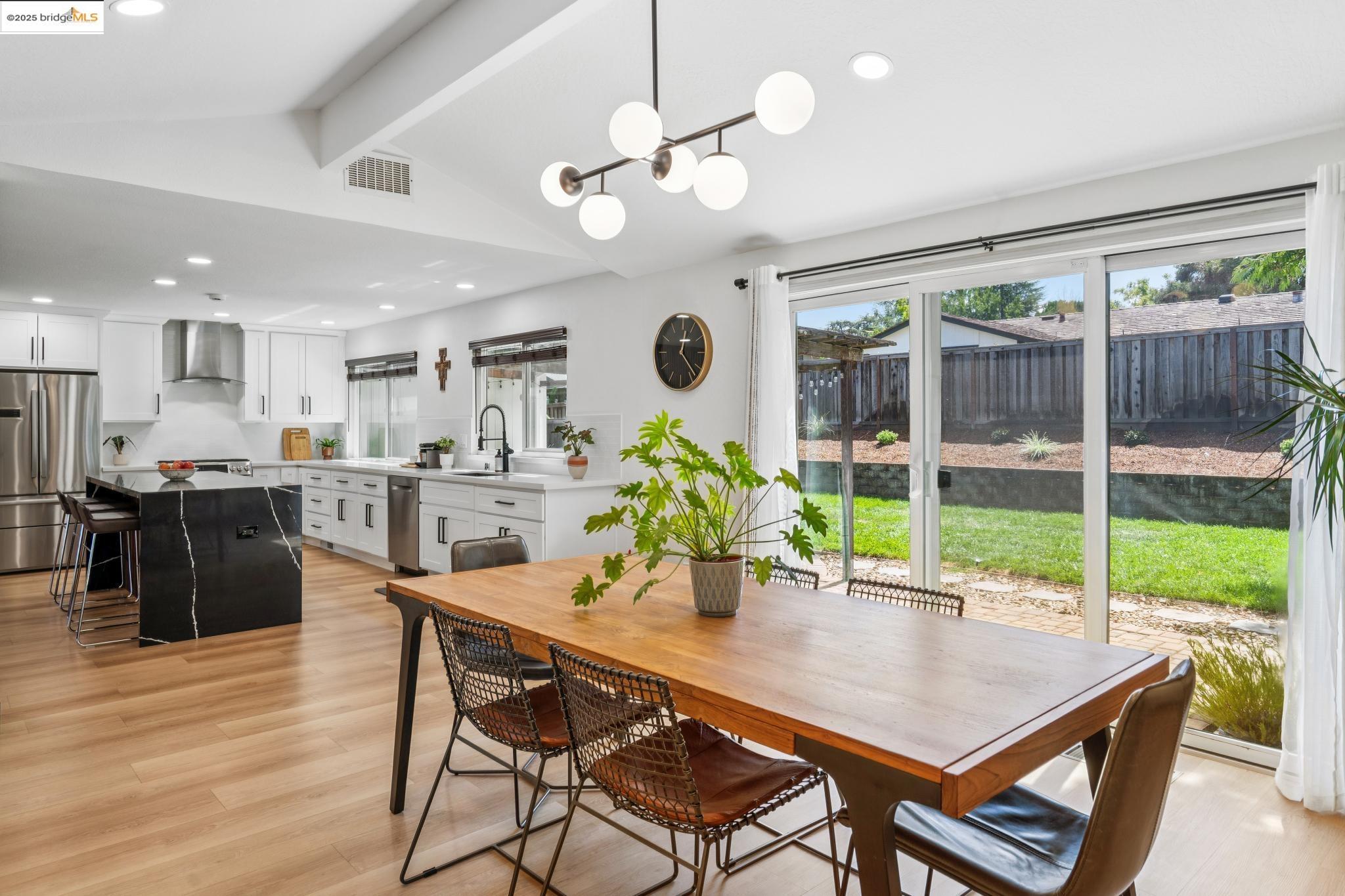 Detail Gallery Image 17 of 44 For 3093 Diablo View Rd, Pleasant Hill,  CA 94523 - 4 Beds | 2 Baths