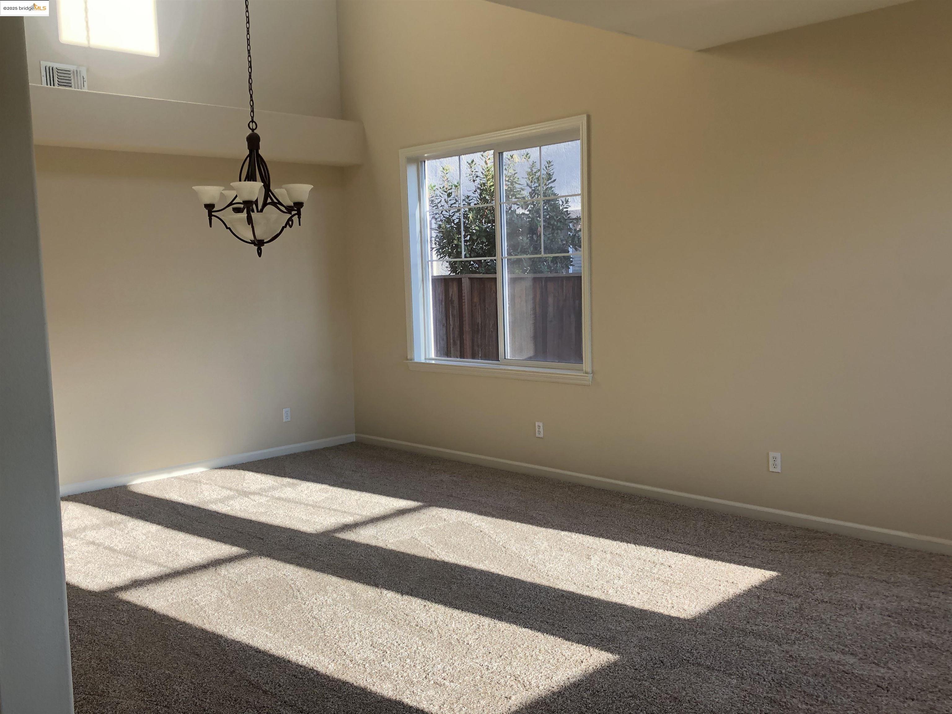 Detail Gallery Image 2 of 20 For 5666 Arcadia Cir, Discovery Bay,  CA 94505 - 4 Beds | 2/1 Baths