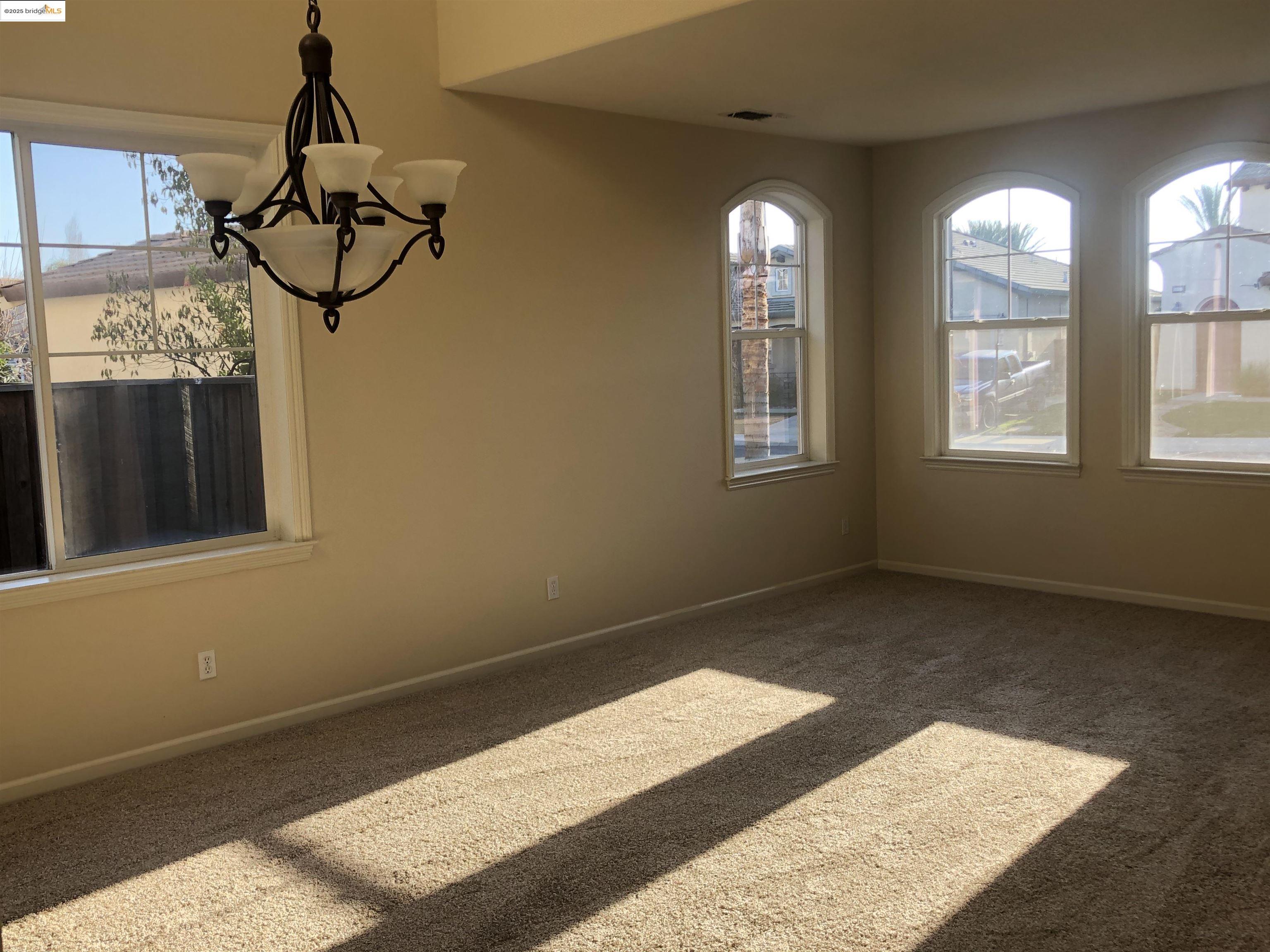 Detail Gallery Image 3 of 20 For 5666 Arcadia Cir, Discovery Bay,  CA 94505 - 4 Beds | 2/1 Baths