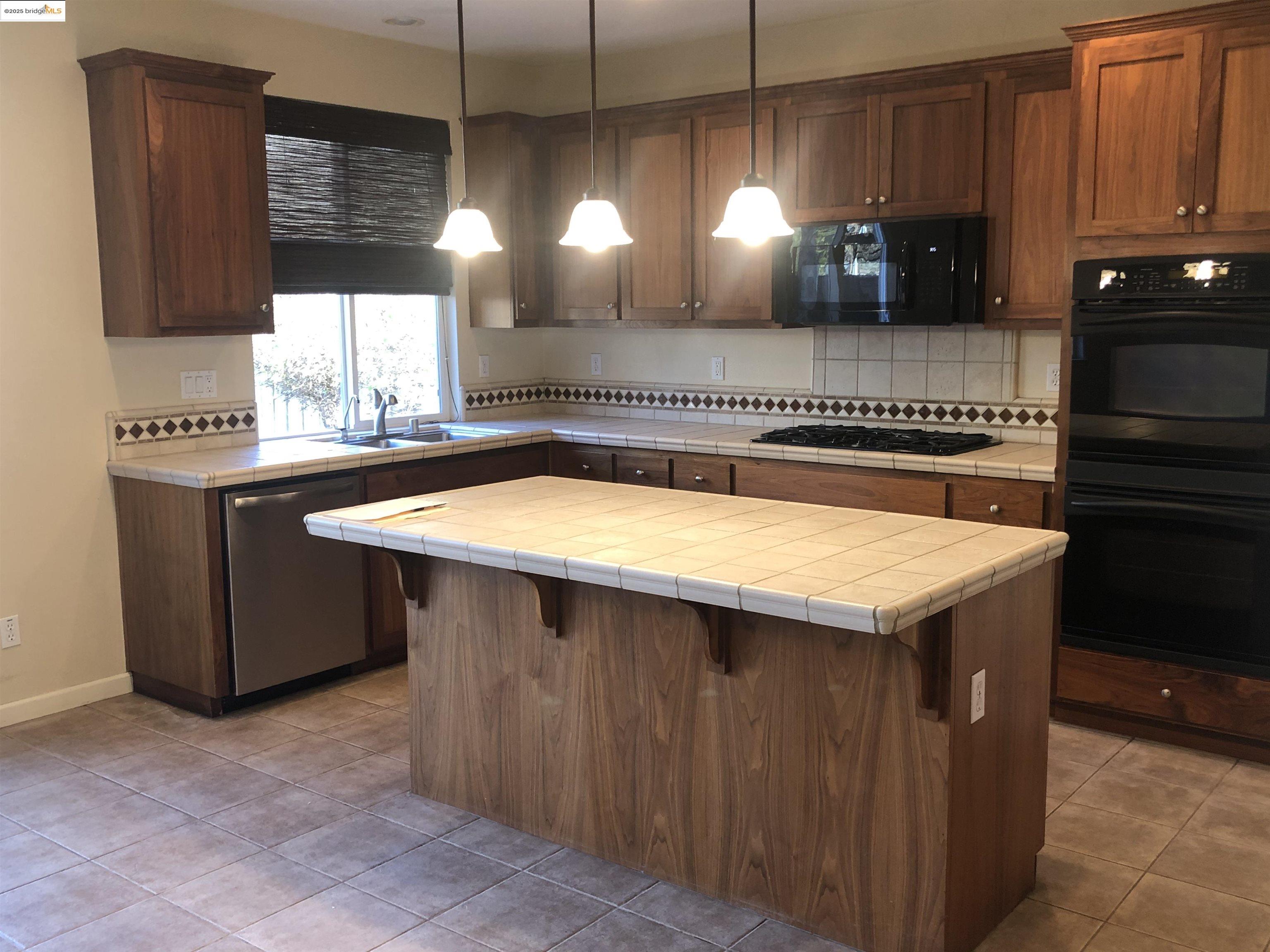 Detail Gallery Image 5 of 20 For 5666 Arcadia Cir, Discovery Bay,  CA 94505 - 4 Beds | 2/1 Baths