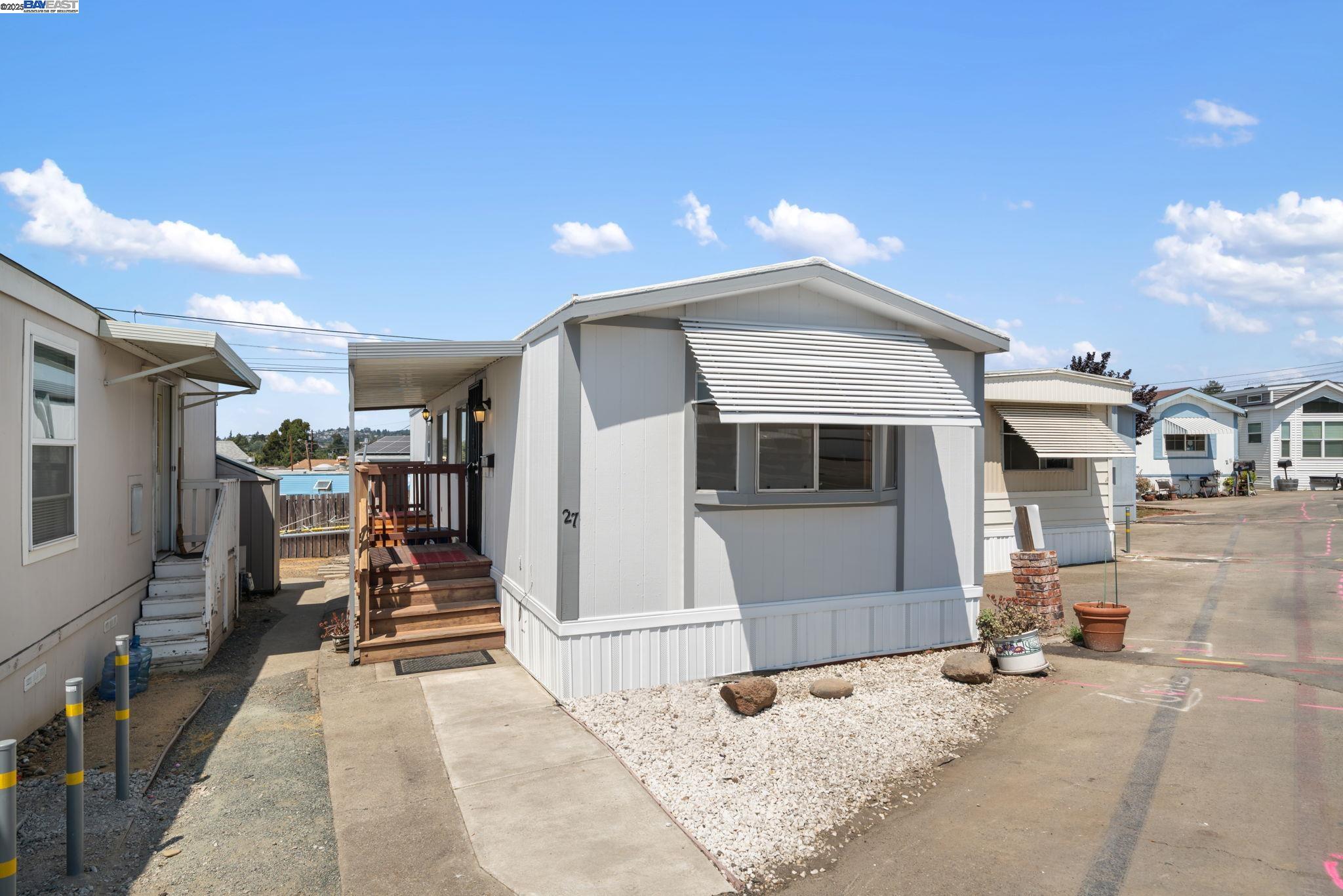 Detail Gallery Image 1 of 15 For 3998 Castro Valley Blvd Spc 27,  Castro Valley,  CA 94546 - 2 Beds | 1 Baths