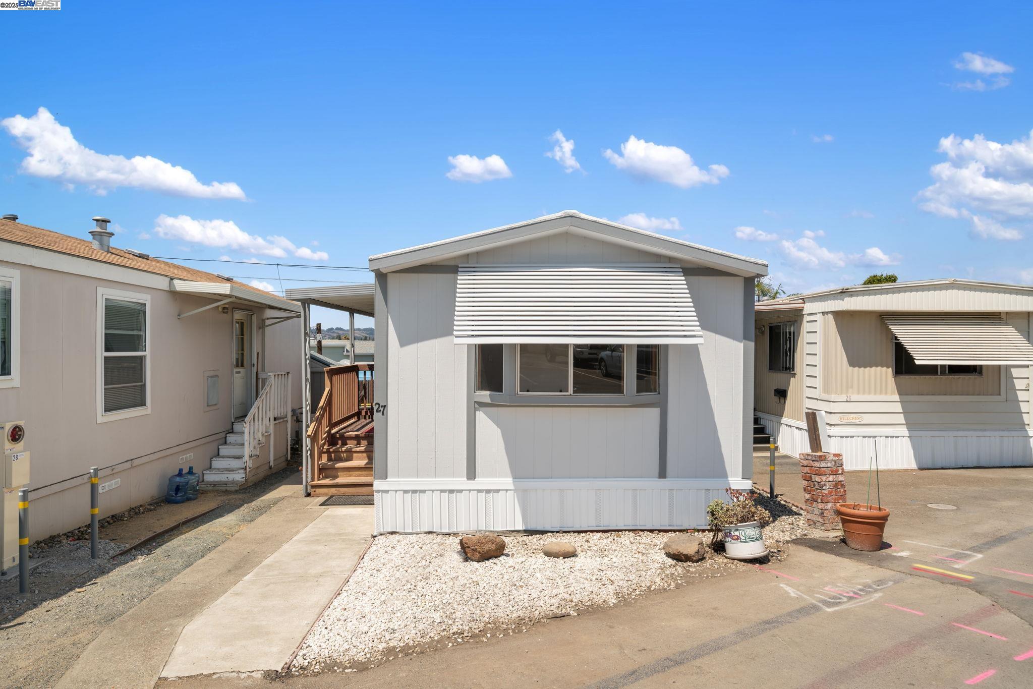 Detail Gallery Image 3 of 15 For 3998 Castro Valley Blvd Spc 27,  Castro Valley,  CA 94546 - 2 Beds | 1 Baths