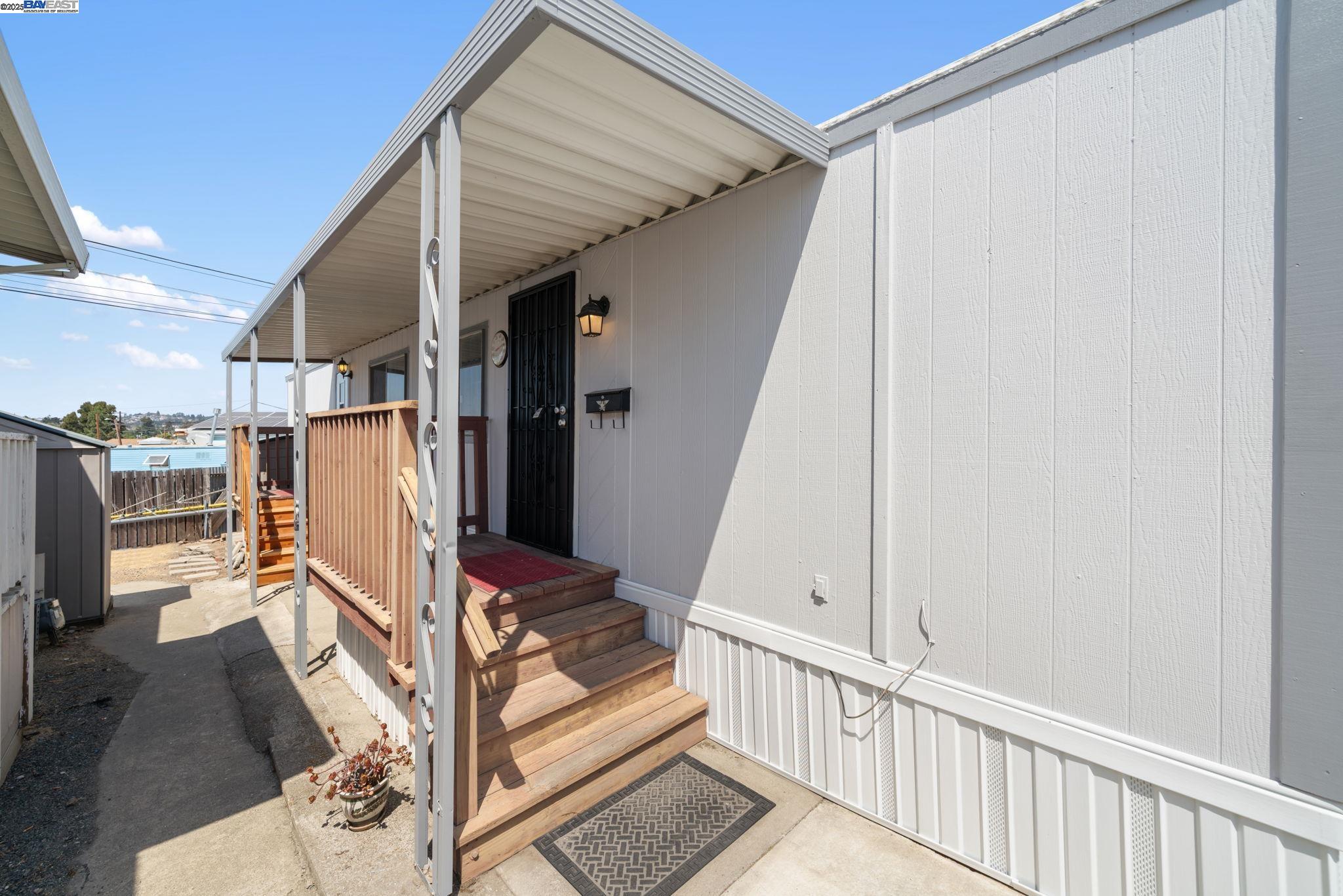 Detail Gallery Image 4 of 15 For 3998 Castro Valley Blvd Spc 27,  Castro Valley,  CA 94546 - 2 Beds | 1 Baths