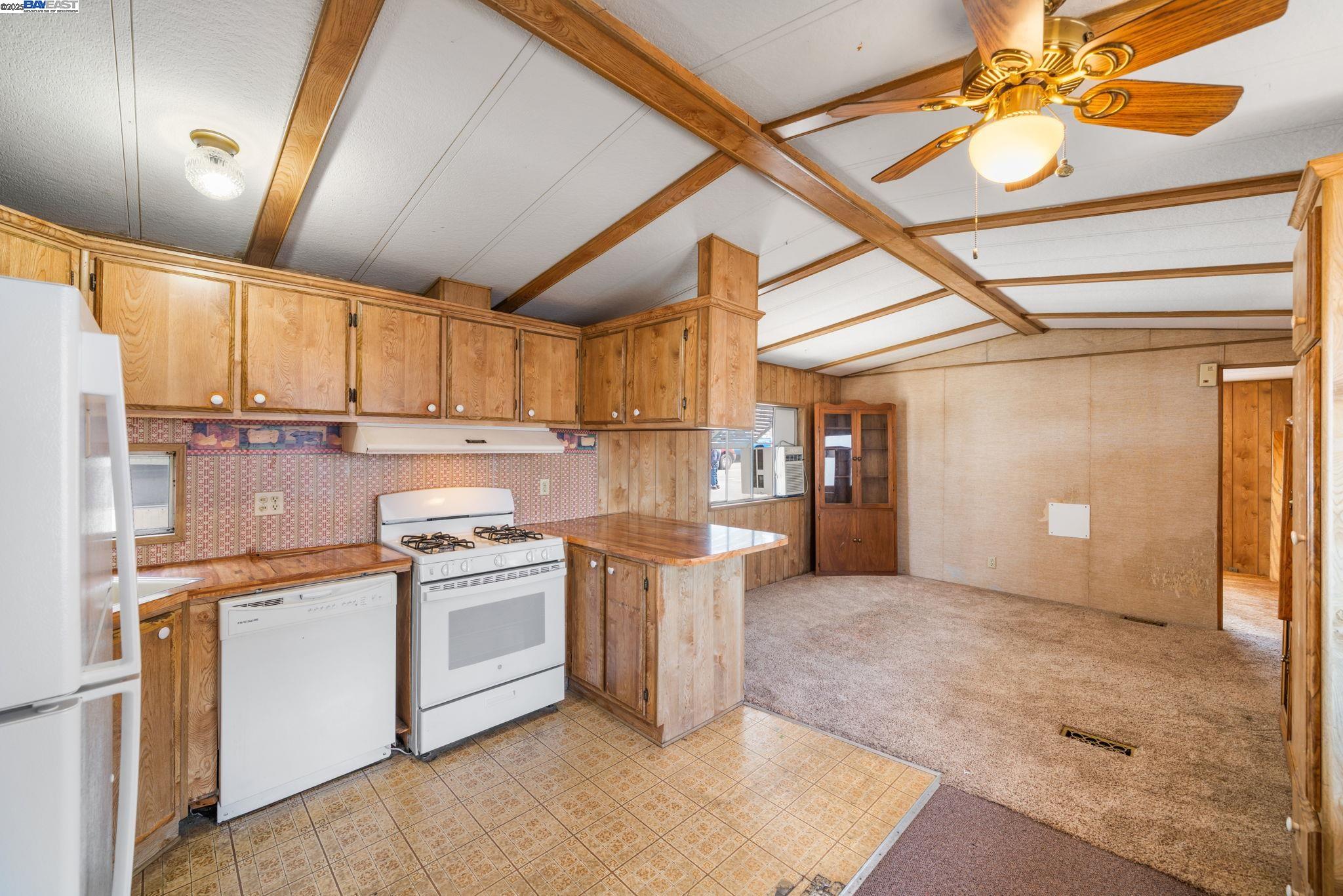 Detail Gallery Image 7 of 15 For 3998 Castro Valley Blvd Spc 27,  Castro Valley,  CA 94546 - 2 Beds | 1 Baths