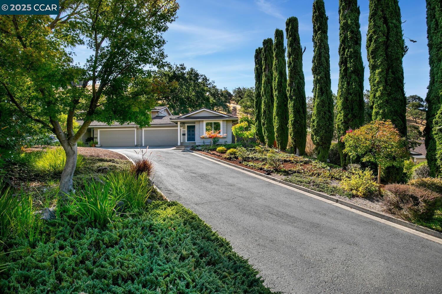 Detail Gallery Image 1 of 36 For 2073 Robb Rd, Walnut Creek,  CA 94596 - 3 Beds | 2 Baths