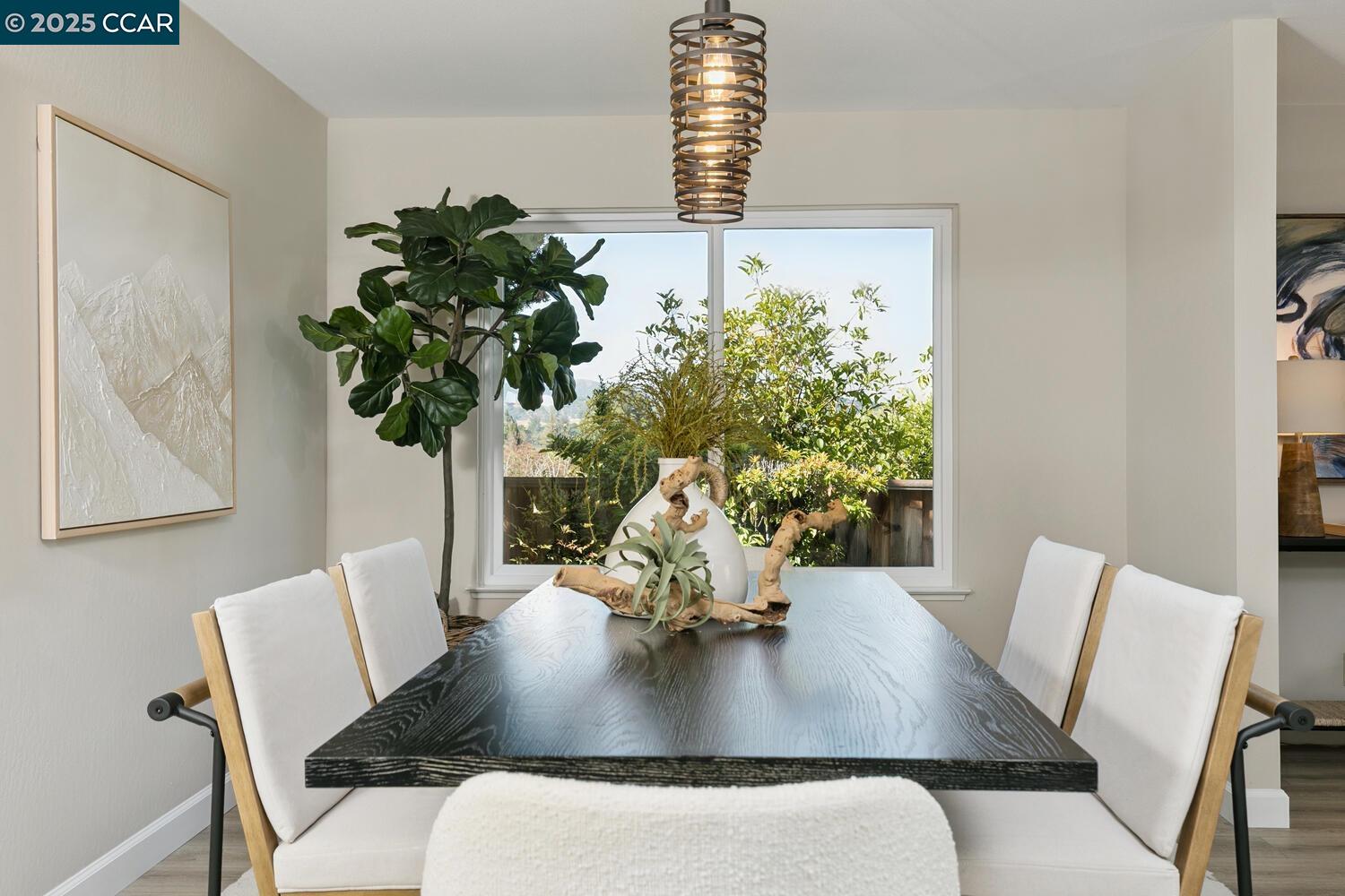 Detail Gallery Image 11 of 36 For 2073 Robb Rd, Walnut Creek,  CA 94596 - 3 Beds | 2 Baths