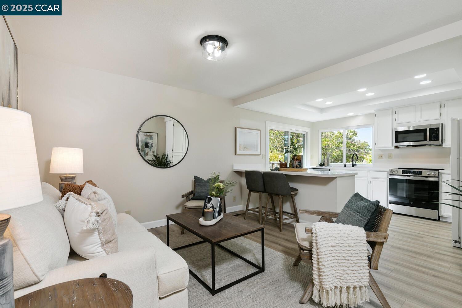 Detail Gallery Image 13 of 36 For 2073 Robb Rd, Walnut Creek,  CA 94596 - 3 Beds | 2 Baths