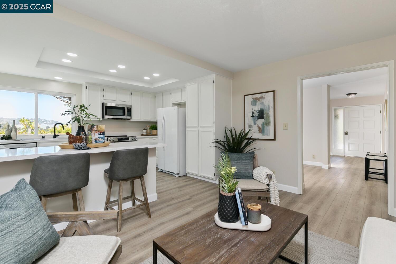 Detail Gallery Image 15 of 36 For 2073 Robb Rd, Walnut Creek,  CA 94596 - 3 Beds | 2 Baths