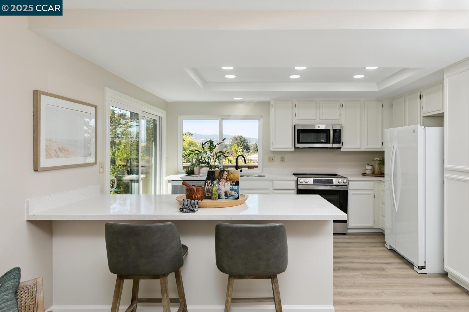 Detail Gallery Image 16 of 36 For 2073 Robb Rd, Walnut Creek,  CA 94596 - 3 Beds | 2 Baths