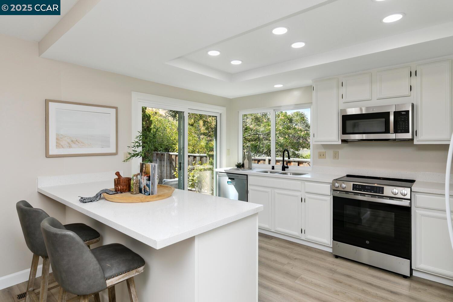 Detail Gallery Image 17 of 36 For 2073 Robb Rd, Walnut Creek,  CA 94596 - 3 Beds | 2 Baths