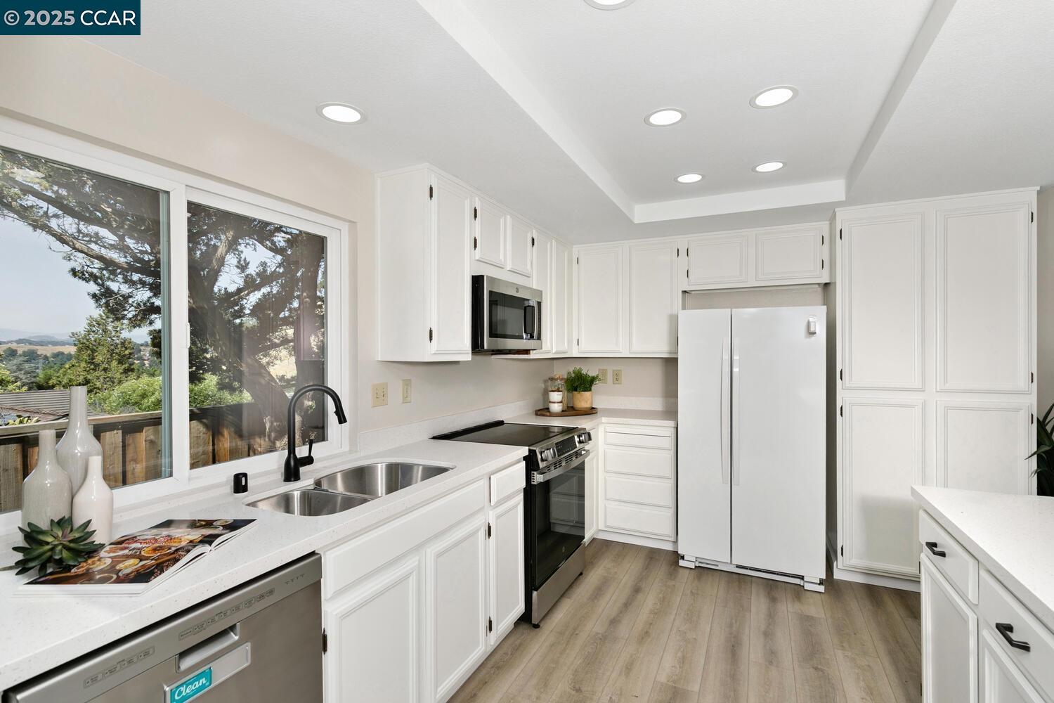 Detail Gallery Image 18 of 36 For 2073 Robb Rd, Walnut Creek,  CA 94596 - 3 Beds | 2 Baths