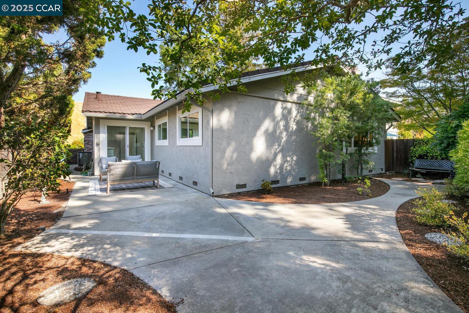 Detail Gallery Image 29 of 36 For 2073 Robb Rd, Walnut Creek,  CA 94596 - 3 Beds | 2 Baths