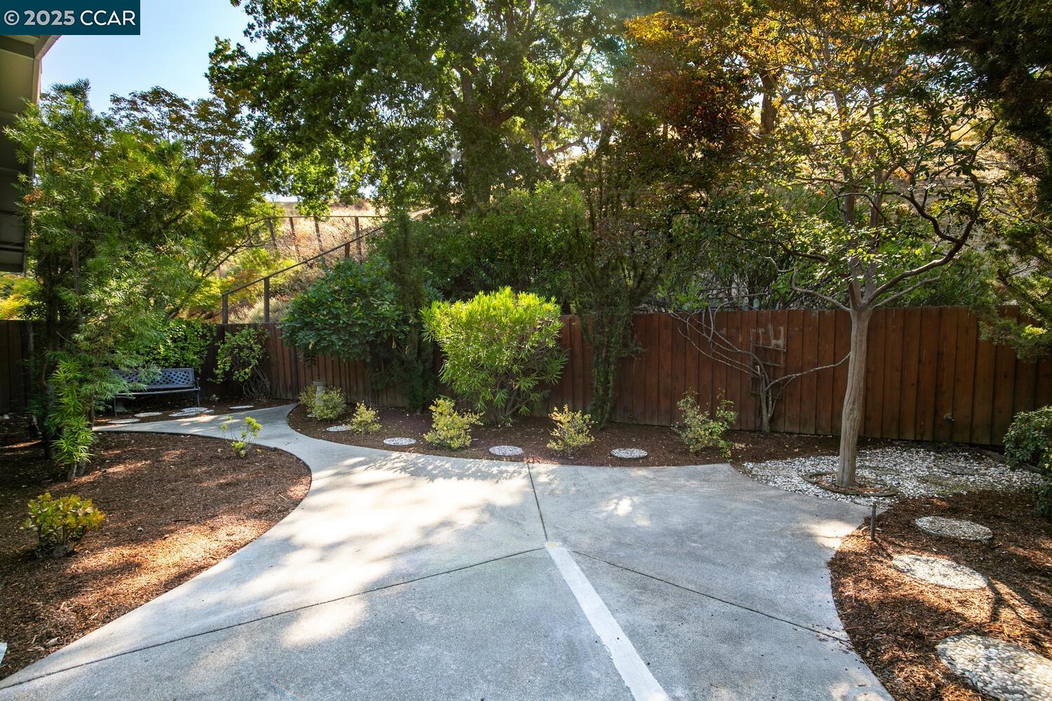 Detail Gallery Image 31 of 36 For 2073 Robb Rd, Walnut Creek,  CA 94596 - 3 Beds | 2 Baths