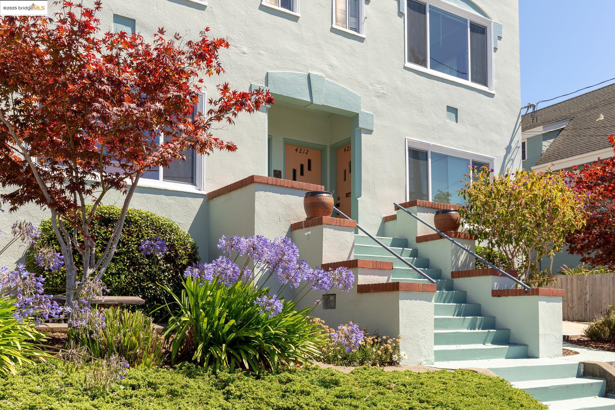 Detail Gallery Image 2 of 13 For 4210 Gilbert St, Oakland,  CA 94611 - – Beds | – Baths