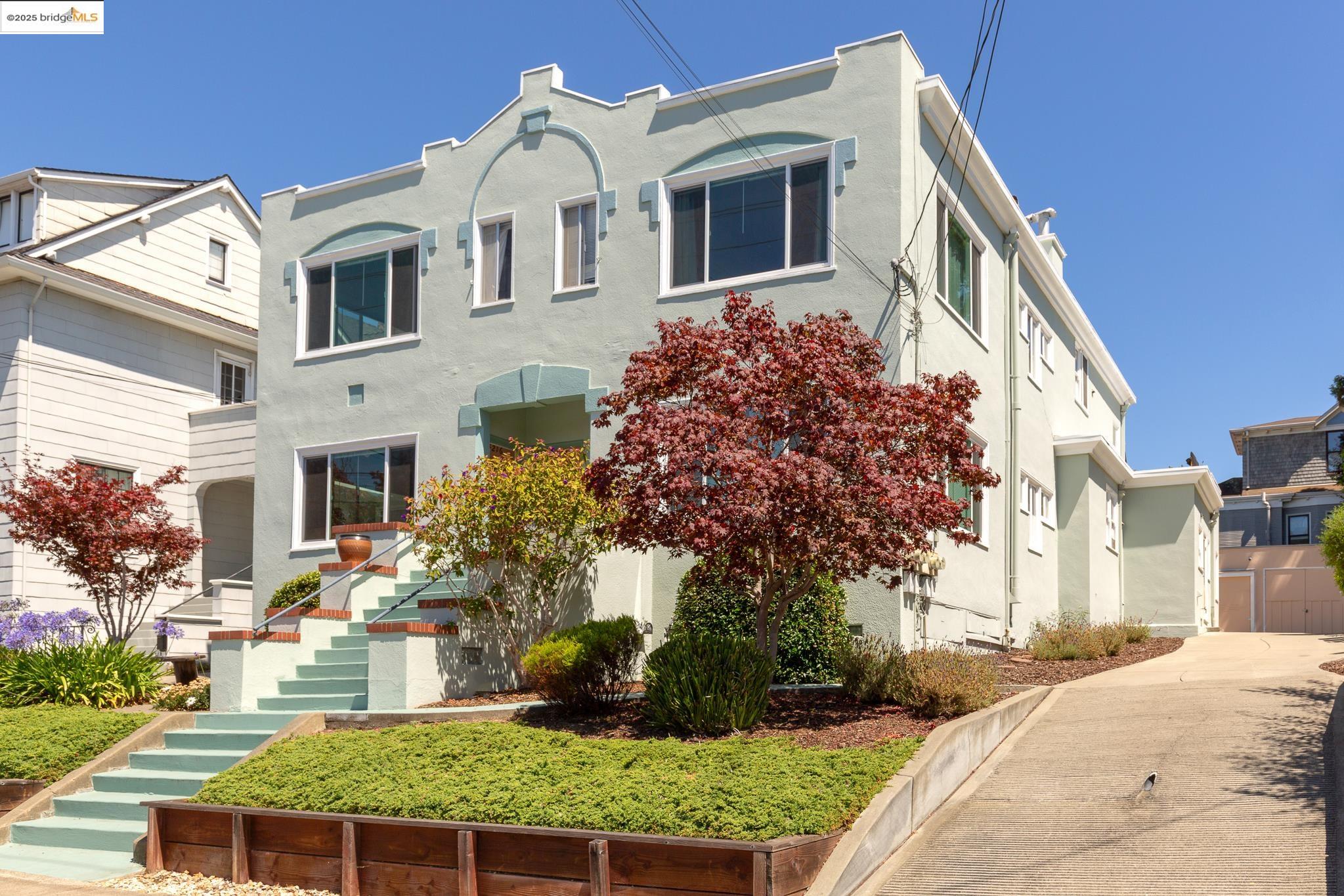 Detail Gallery Image 3 of 13 For 4210 Gilbert St, Oakland,  CA 94611 - – Beds | – Baths