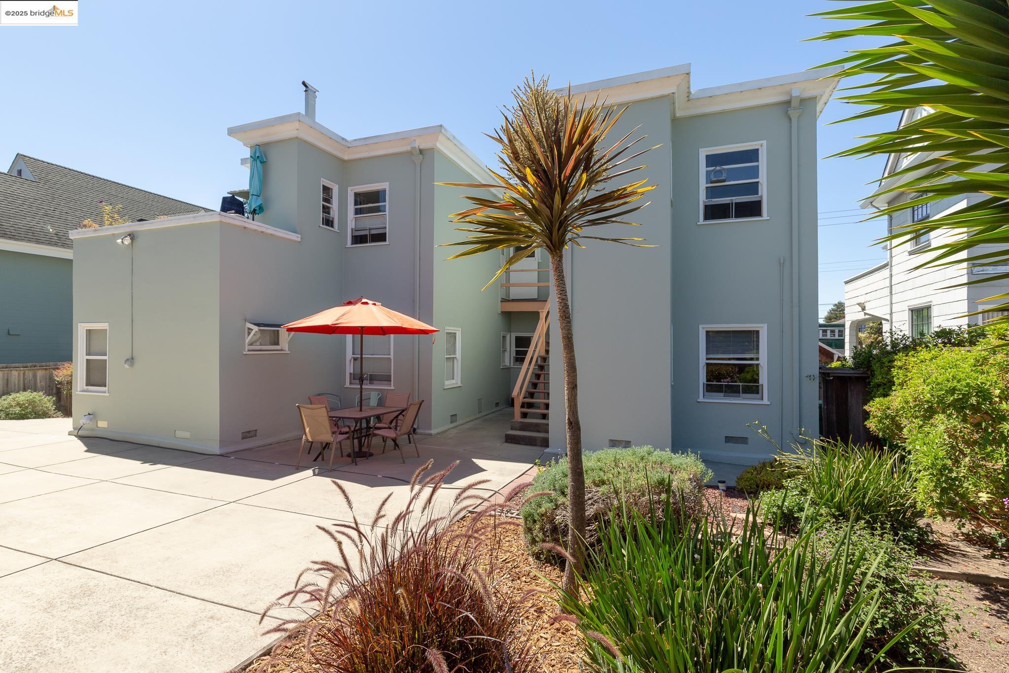 Detail Gallery Image 5 of 13 For 4210 Gilbert St, Oakland,  CA 94611 - – Beds | – Baths