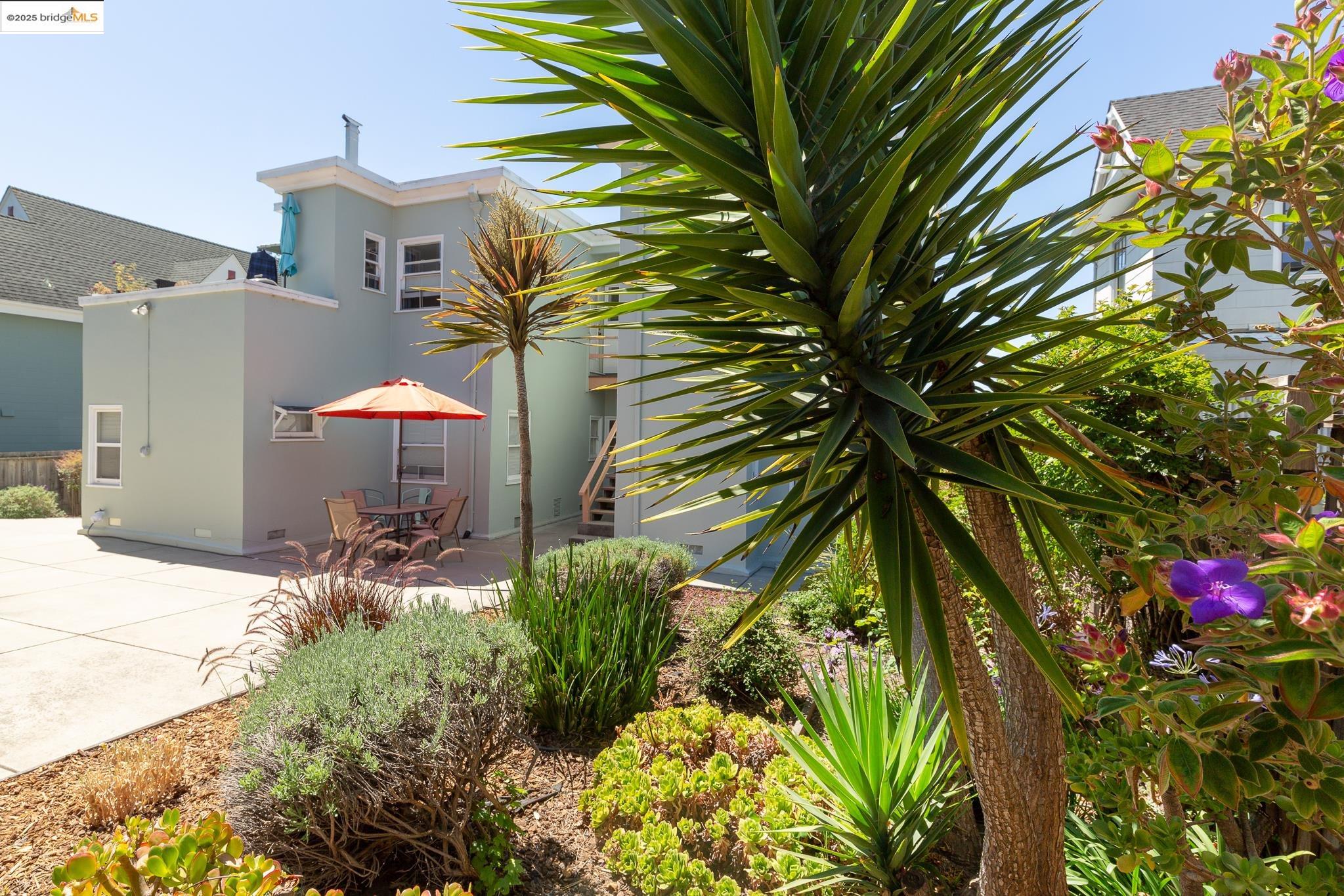 Detail Gallery Image 10 of 13 For 4210 Gilbert St, Oakland,  CA 94611 - – Beds | – Baths