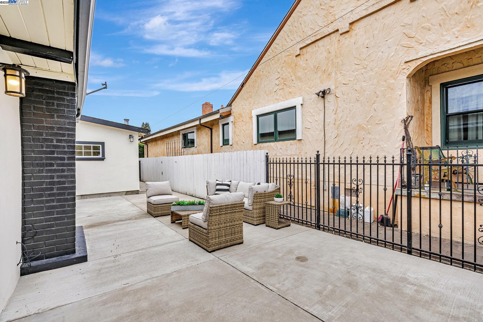 Detail Gallery Image 32 of 58 For 340 Beverly Ave, San Leandro,  CA 94577 - 3 Beds | 2/1 Baths