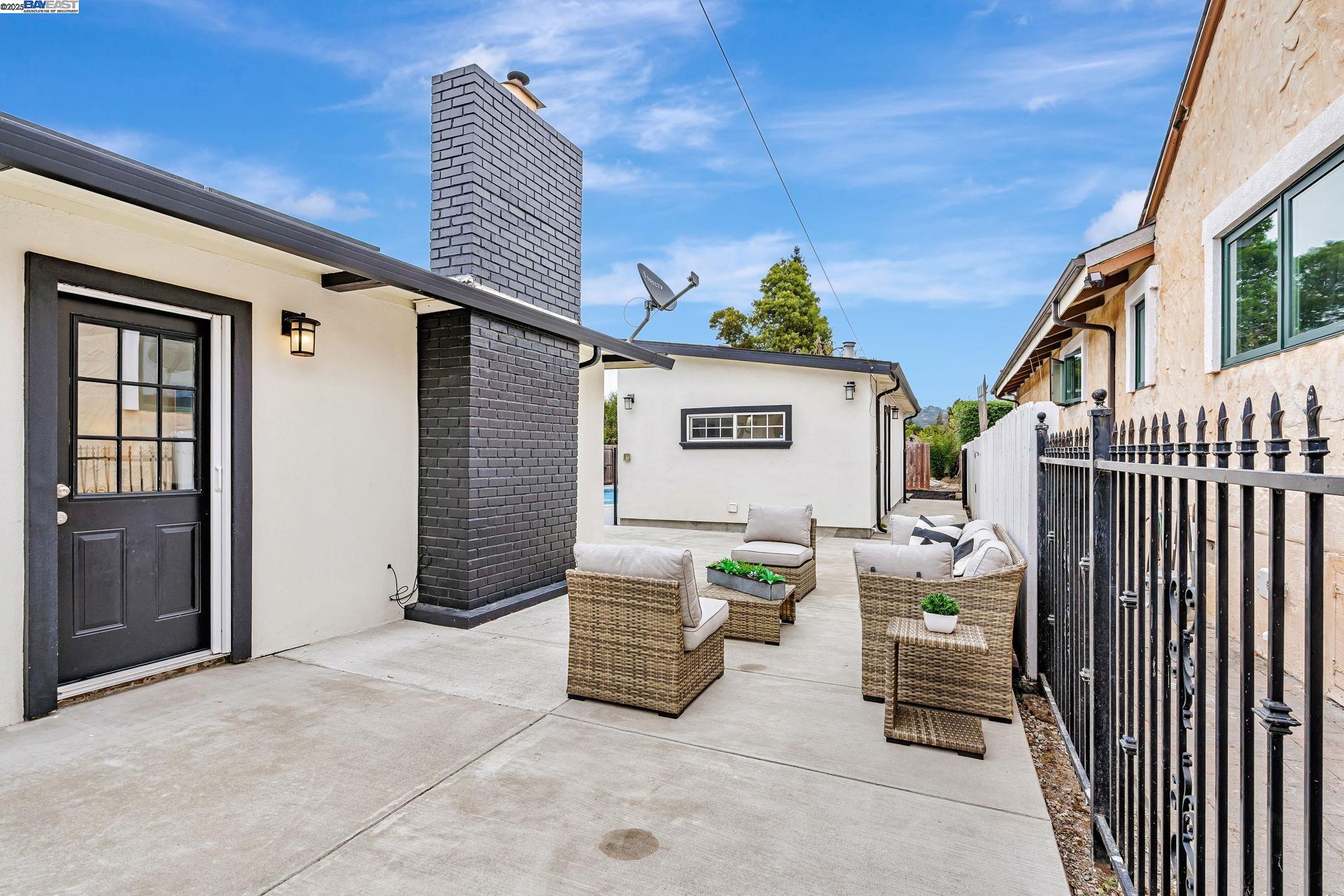 Detail Gallery Image 33 of 58 For 340 Beverly Ave, San Leandro,  CA 94577 - 3 Beds | 2/1 Baths