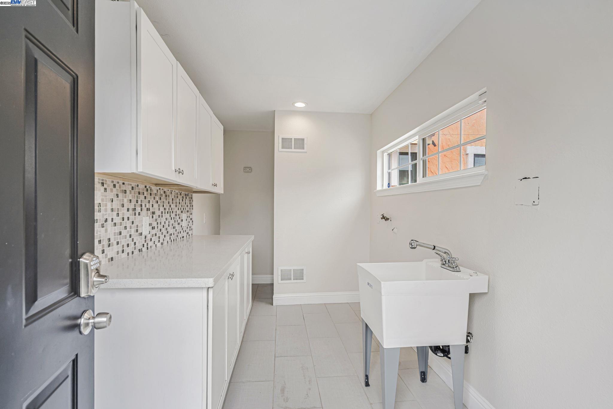 Detail Gallery Image 41 of 58 For 340 Beverly Ave, San Leandro,  CA 94577 - 3 Beds | 2/1 Baths