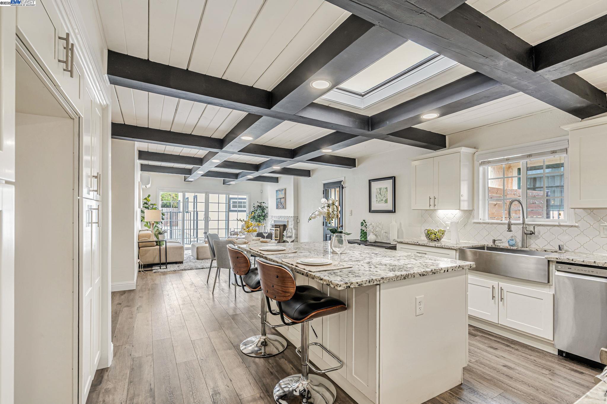 Detail Gallery Image 9 of 58 For 340 Beverly Ave, San Leandro,  CA 94577 - 3 Beds | 2/1 Baths