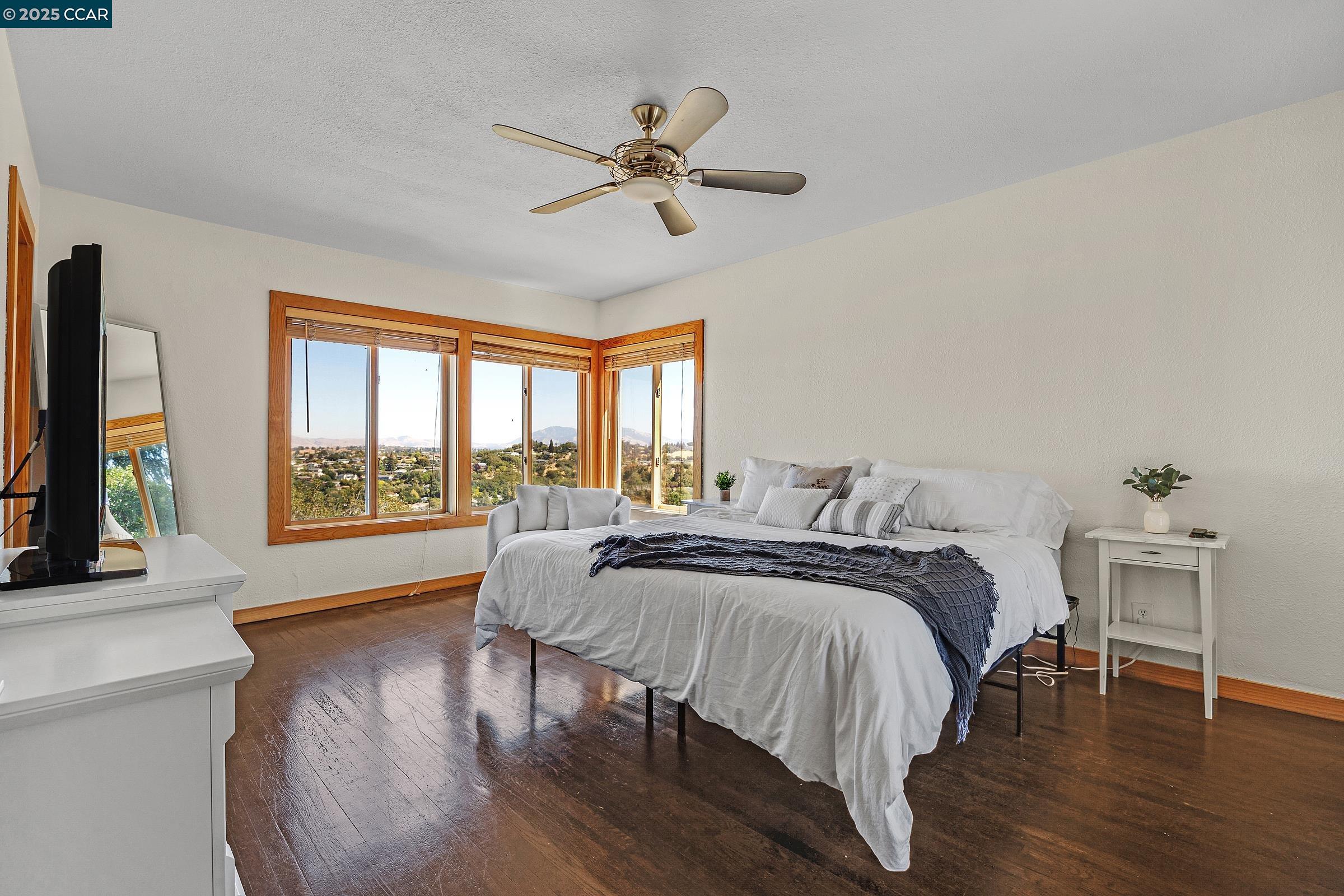 Detail Gallery Image 13 of 46 For 1301 Thomas Dr, Martinez,  CA 94553 - 4 Beds | 2/1 Baths