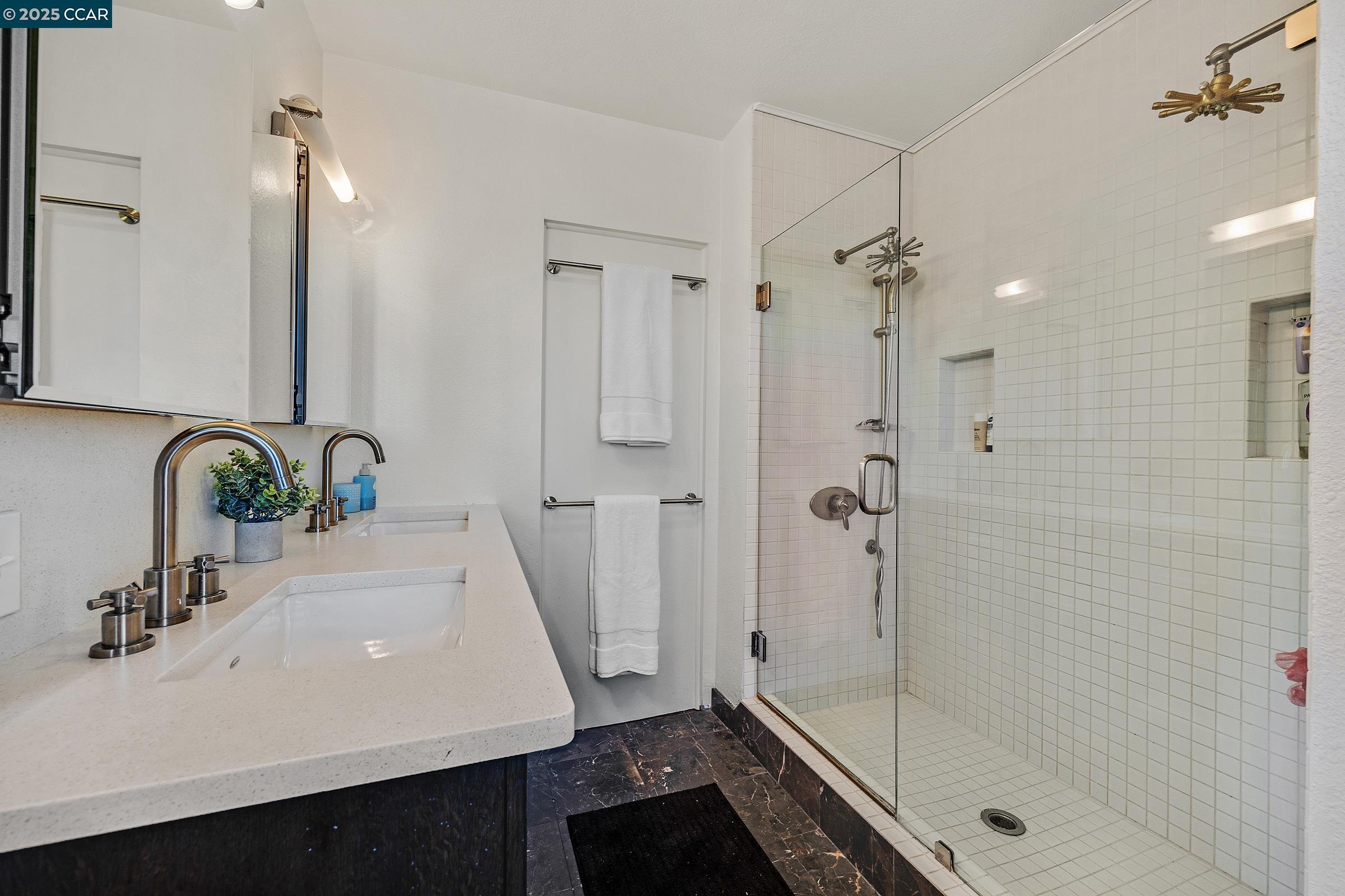 Detail Gallery Image 17 of 46 For 1301 Thomas Dr, Martinez,  CA 94553 - 4 Beds | 2/1 Baths
