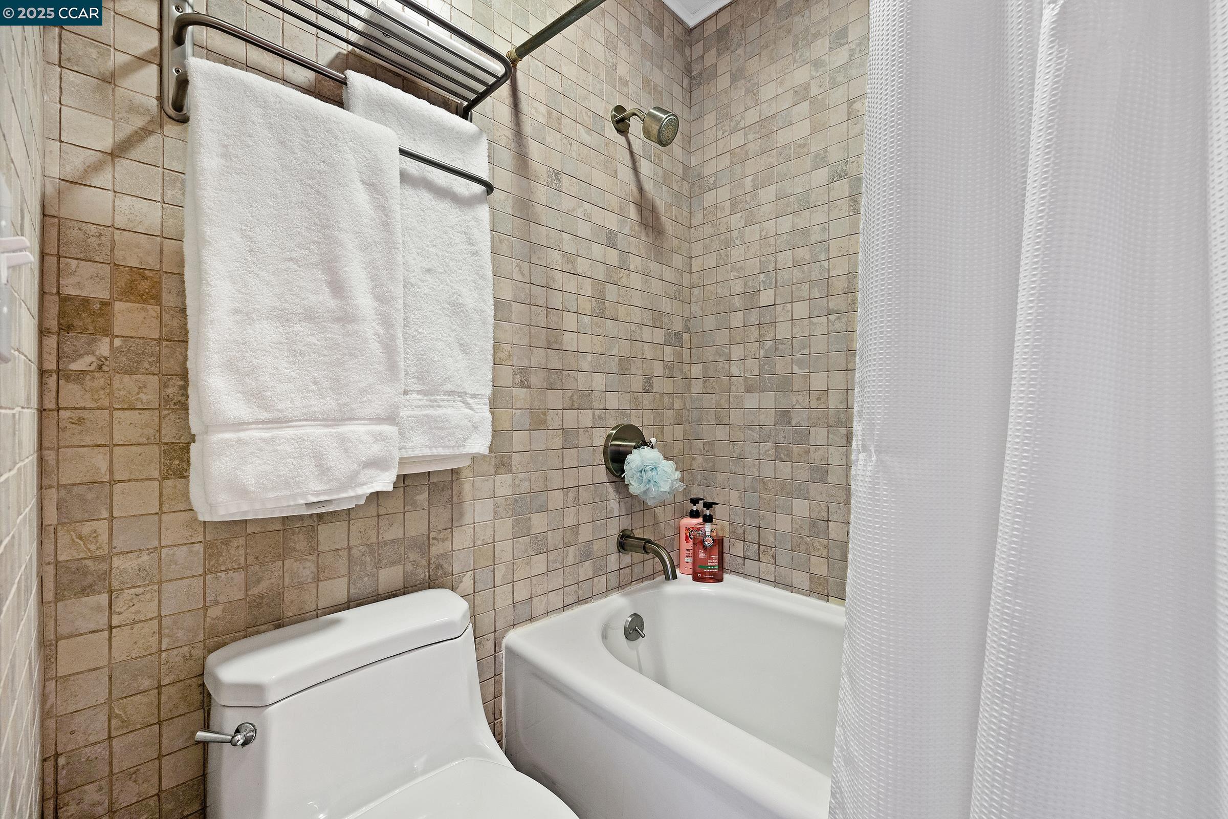 Detail Gallery Image 22 of 46 For 1301 Thomas Dr, Martinez,  CA 94553 - 4 Beds | 2/1 Baths
