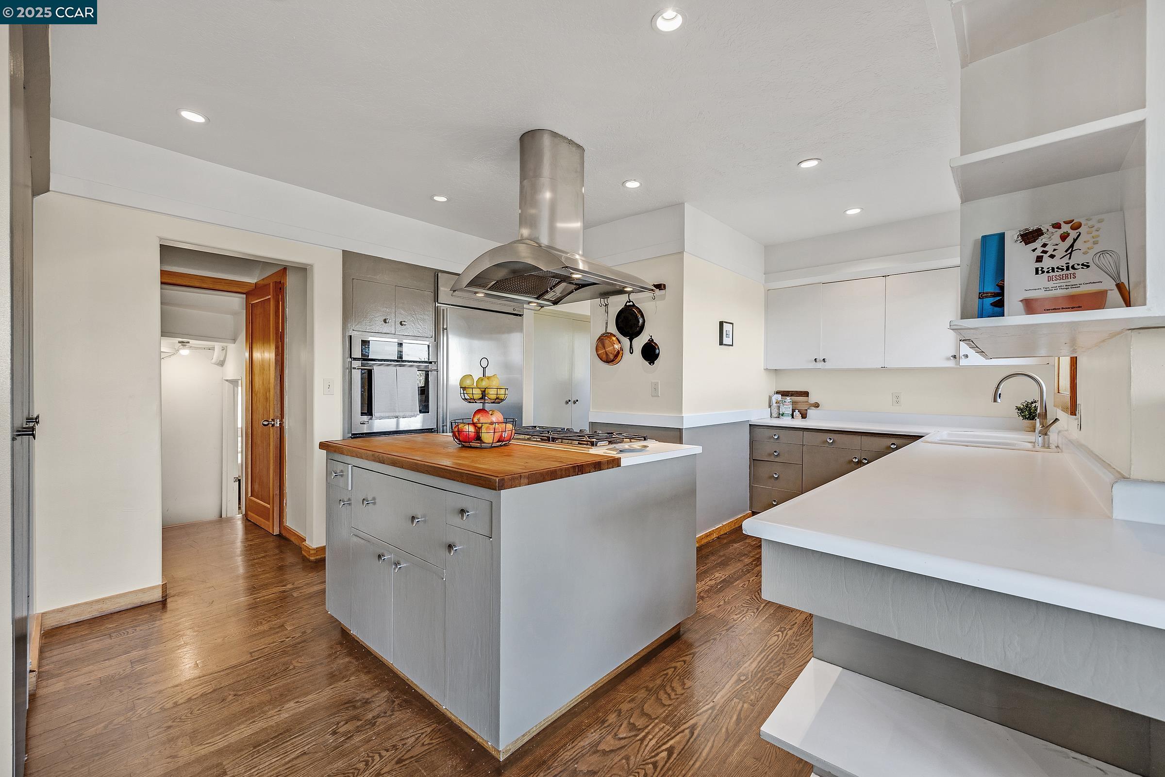 Detail Gallery Image 7 of 46 For 1301 Thomas Dr, Martinez,  CA 94553 - 4 Beds | 2/1 Baths