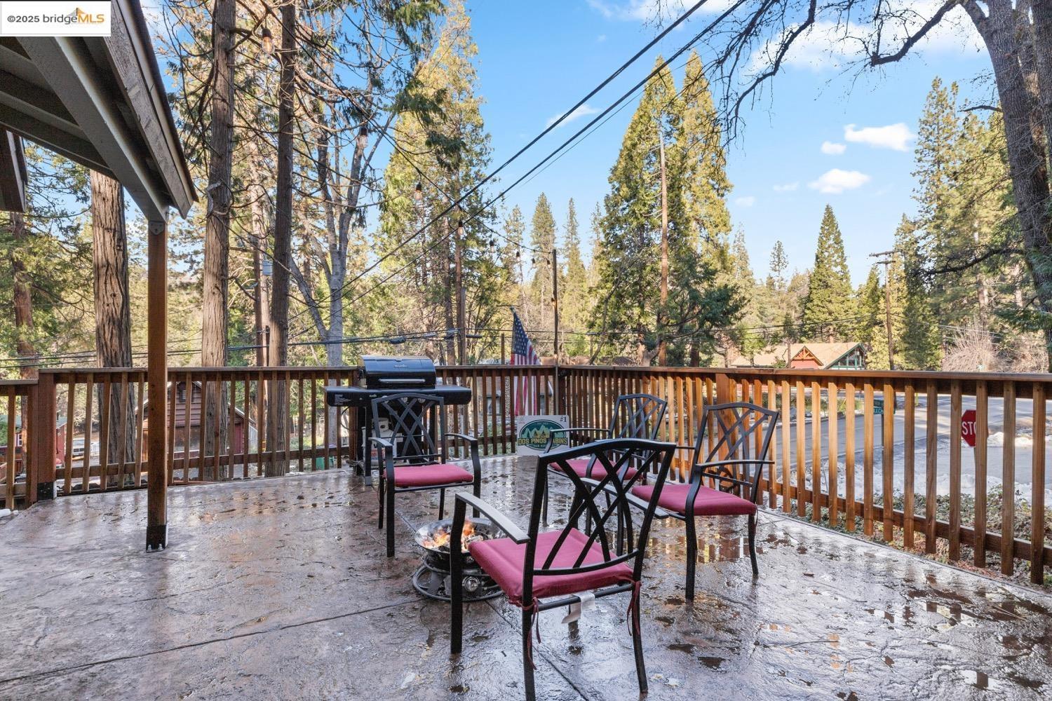 Detail Gallery Image 5 of 29 For 18843 Hillcrest Road, Twain Harte,  CA 95383 - 3 Beds | 2 Baths