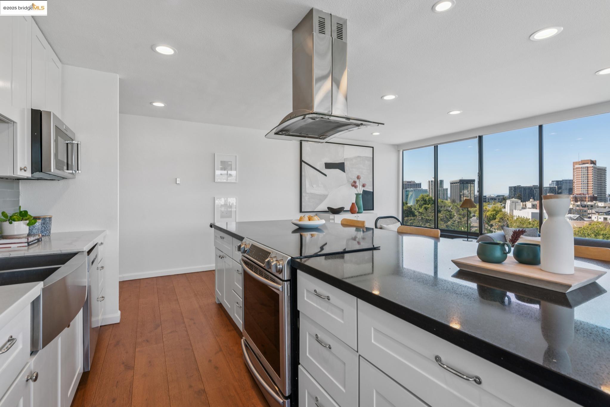Detail Gallery Image 18 of 46 For 565 Bellevue Ave #806,  Oakland,  CA 94610 - 2 Beds | 2 Baths
