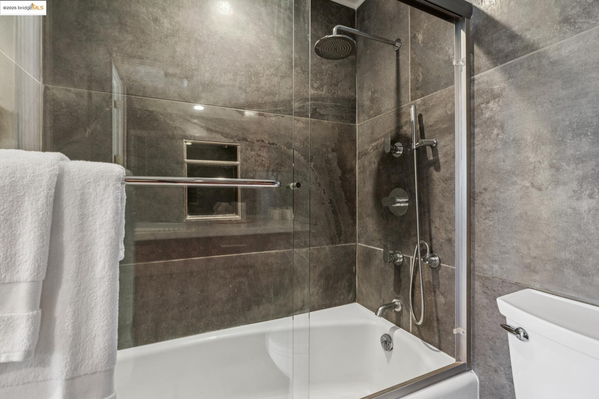 Detail Gallery Image 29 of 46 For 565 Bellevue Ave #806,  Oakland,  CA 94610 - 2 Beds | 2 Baths