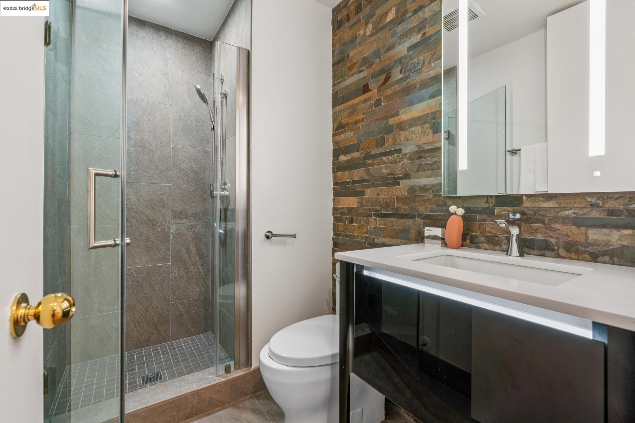 Detail Gallery Image 33 of 46 For 565 Bellevue Ave #806,  Oakland,  CA 94610 - 2 Beds | 2 Baths