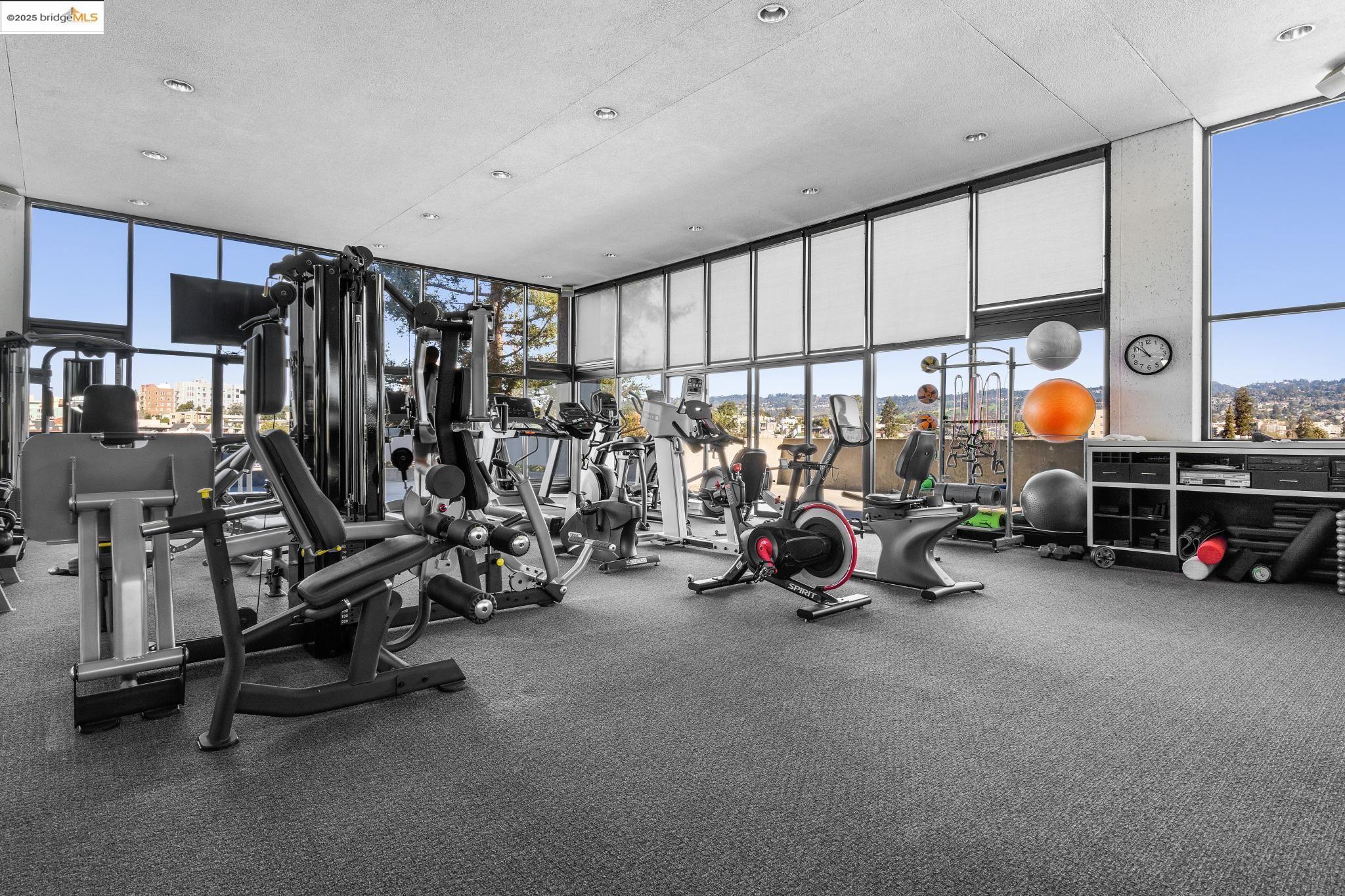Detail Gallery Image 45 of 46 For 565 Bellevue Ave #806,  Oakland,  CA 94610 - 2 Beds | 2 Baths