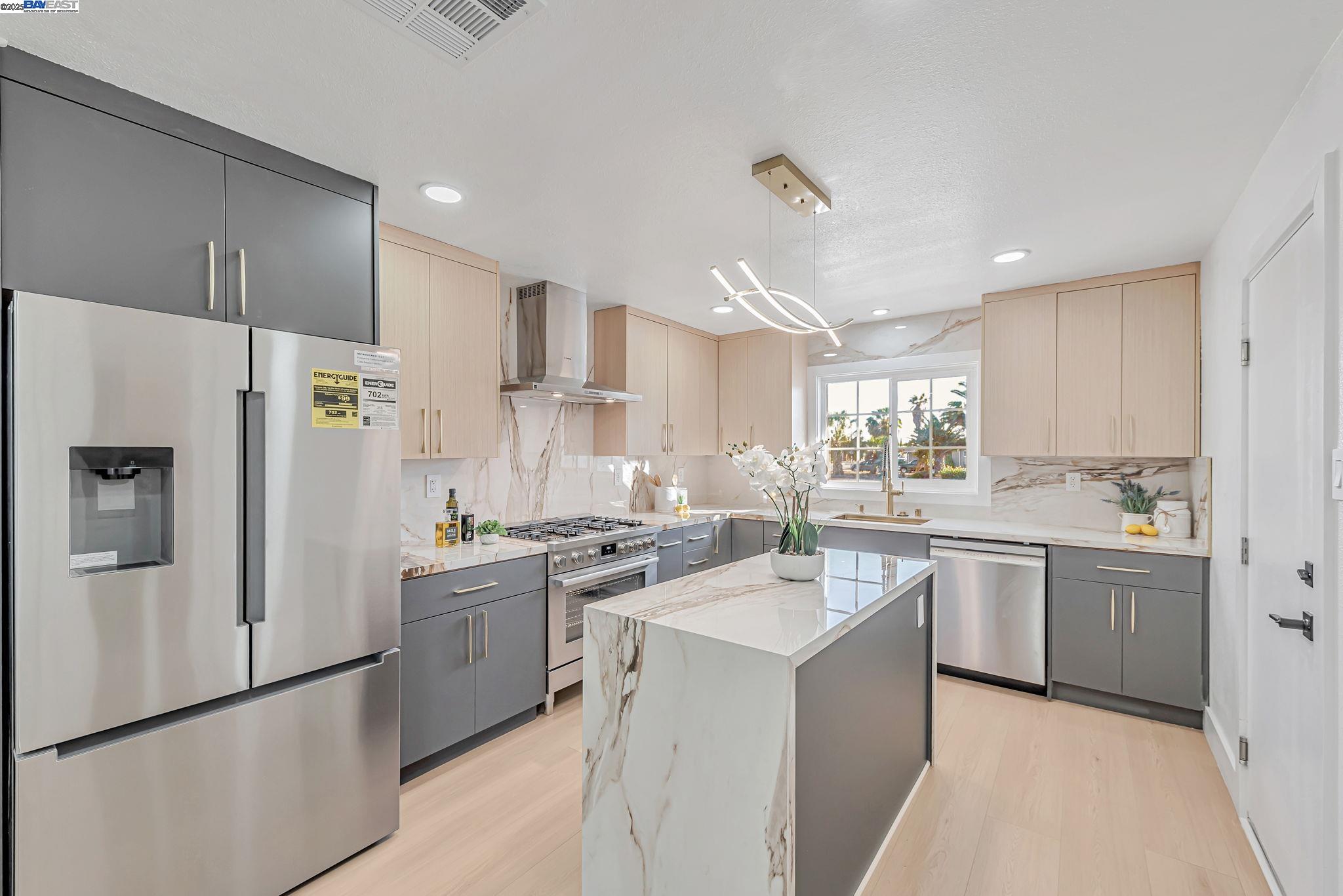 Detail Gallery Image 13 of 49 For 39198 Blacow Rd, Fremont,  CA 94538 - 3 Beds | 2 Baths