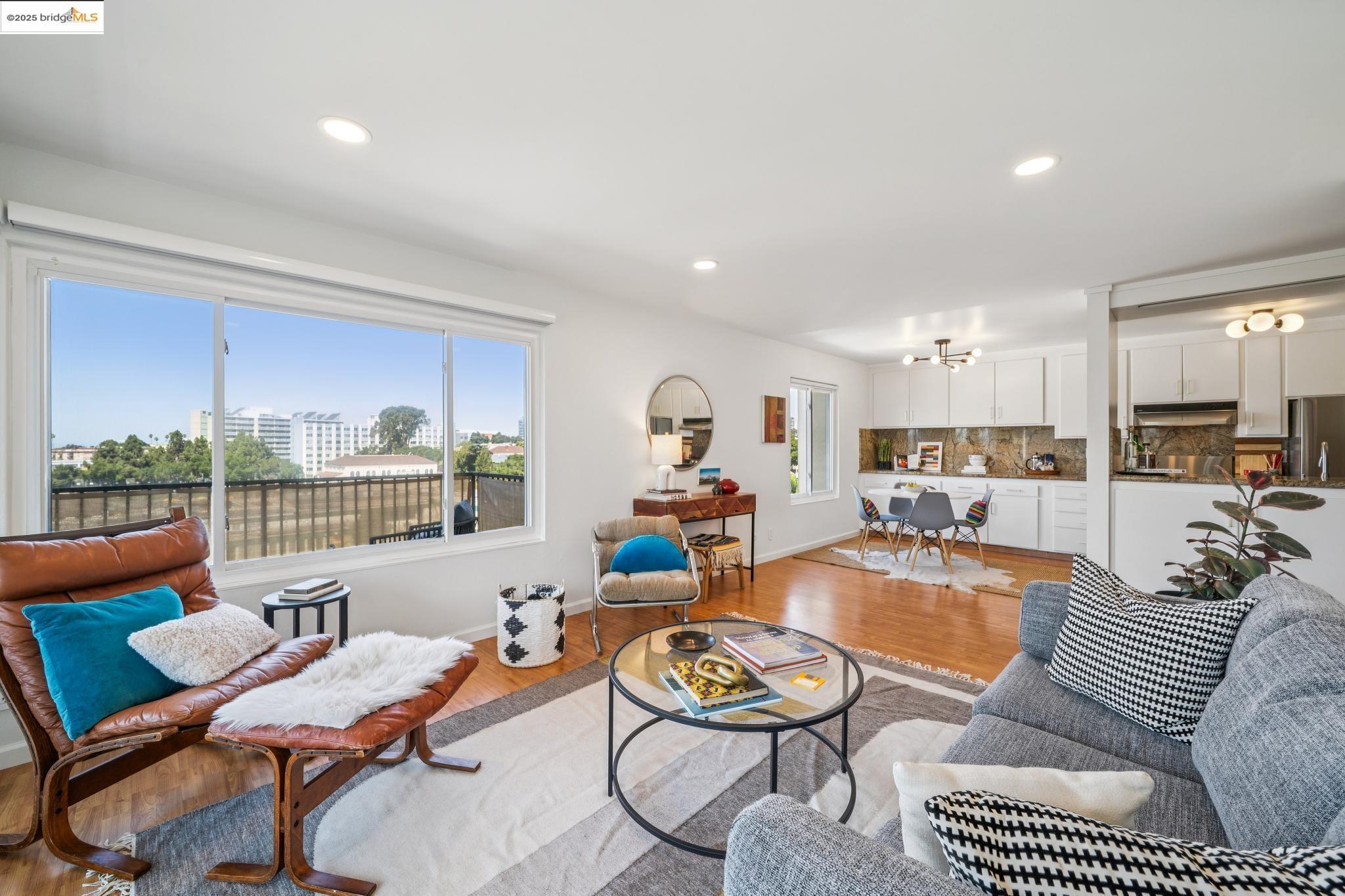 Detail Gallery Image 1 of 31 For 85 Vernon St #208,  Oakland,  CA 94610 - 2 Beds | 2 Baths