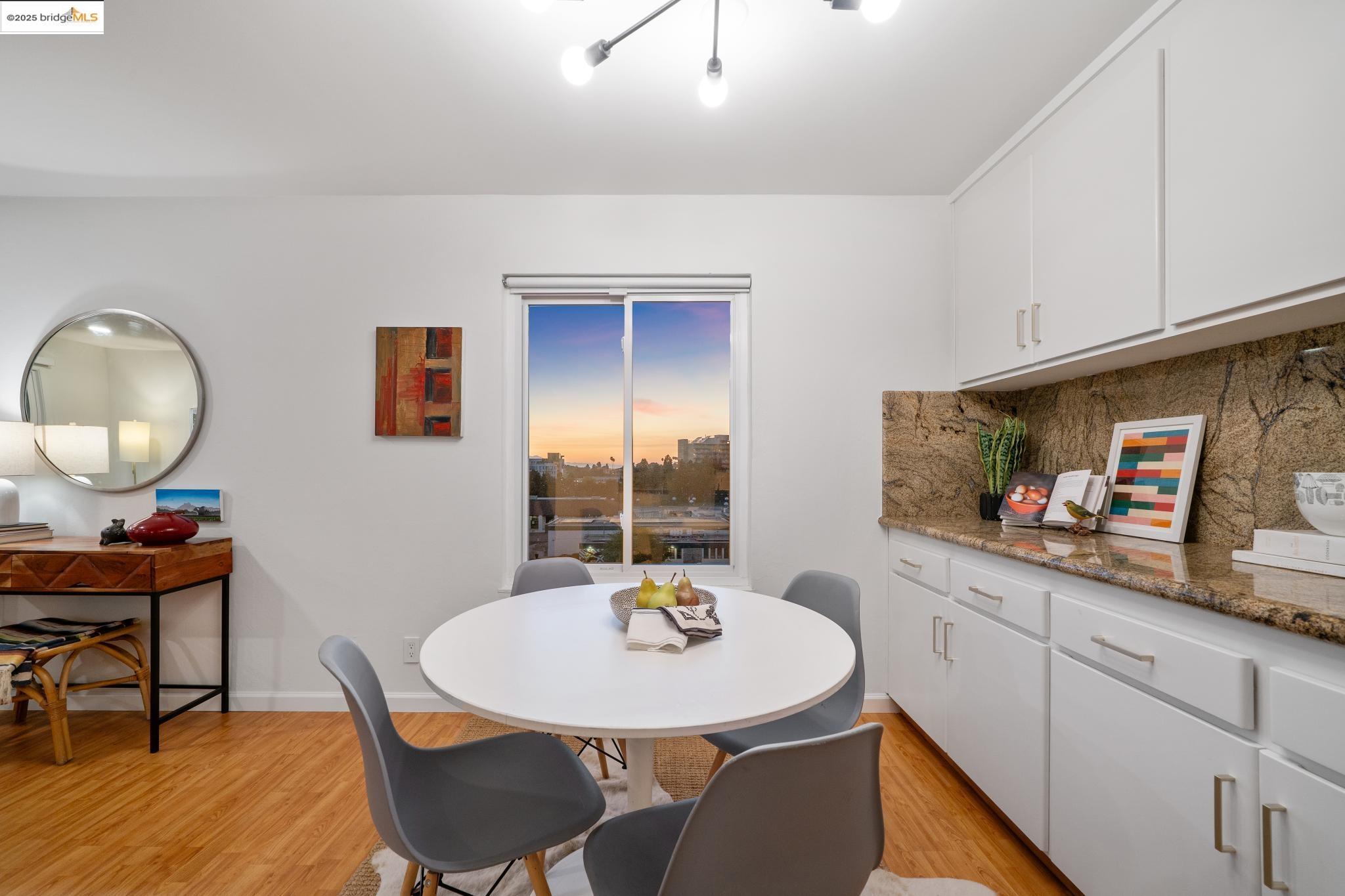 Detail Gallery Image 11 of 31 For 85 Vernon St #208,  Oakland,  CA 94610 - 2 Beds | 2 Baths