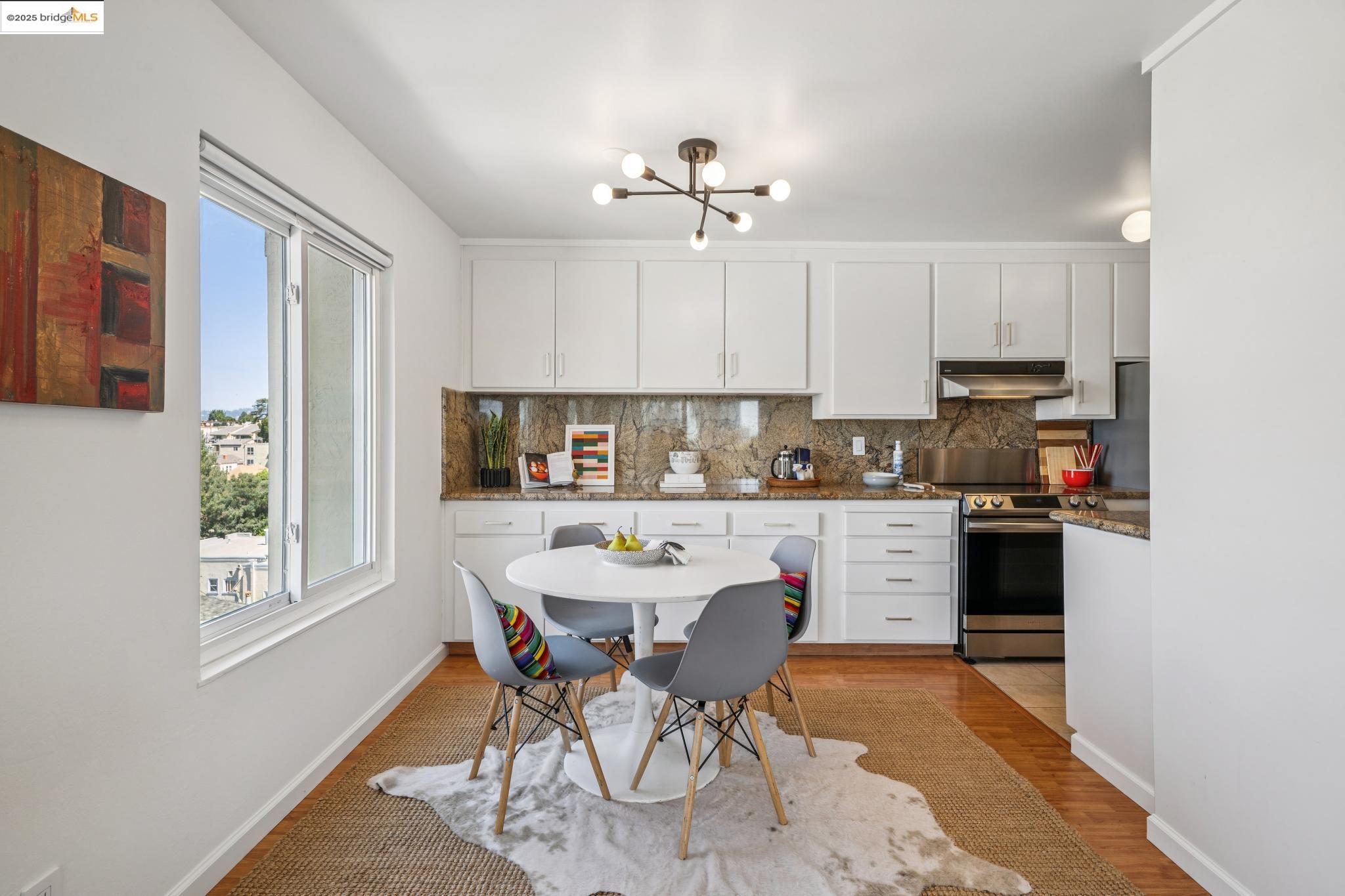 Detail Gallery Image 13 of 31 For 85 Vernon St #208,  Oakland,  CA 94610 - 2 Beds | 2 Baths