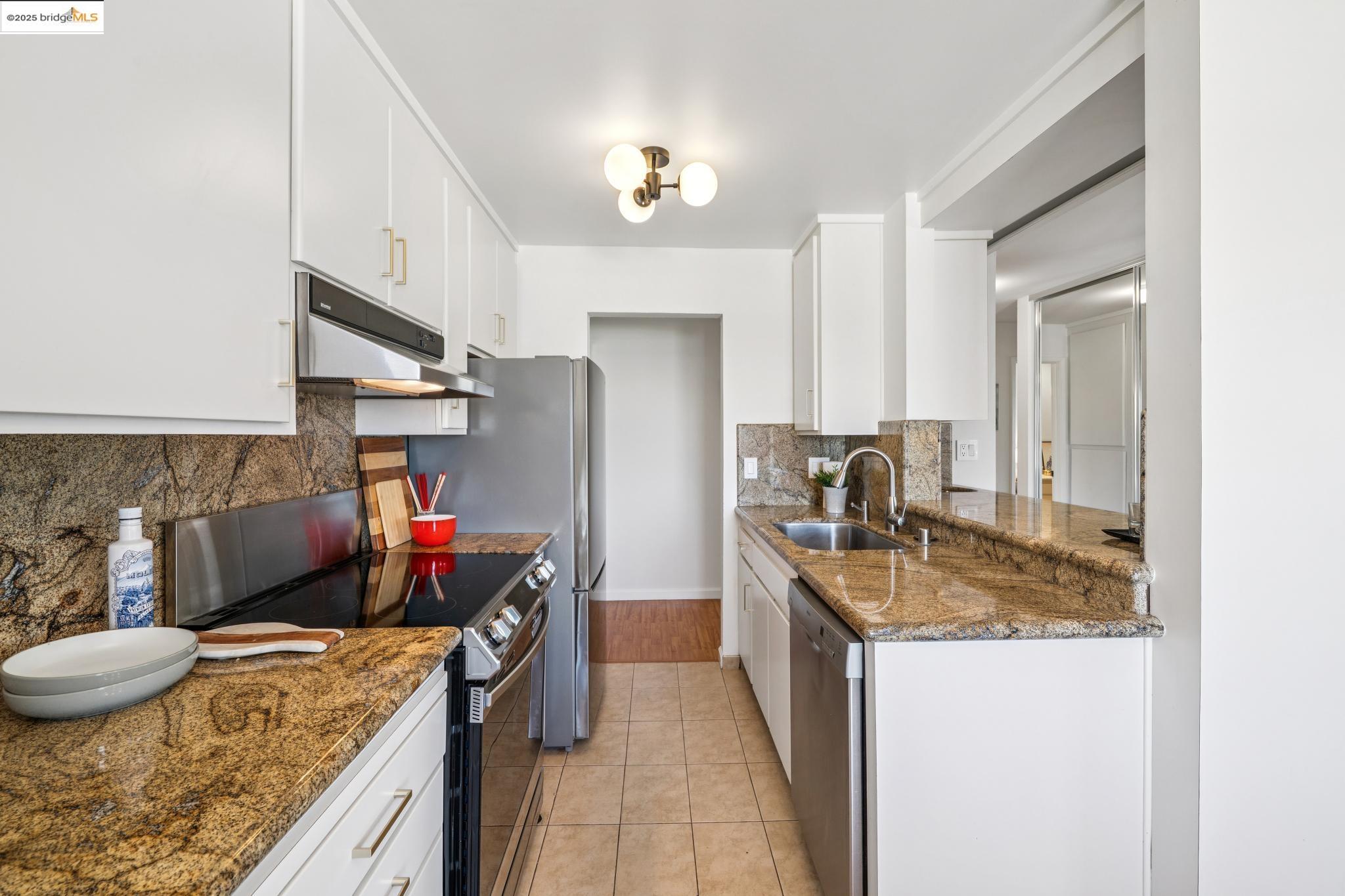 Detail Gallery Image 15 of 31 For 85 Vernon St #208,  Oakland,  CA 94610 - 2 Beds | 2 Baths