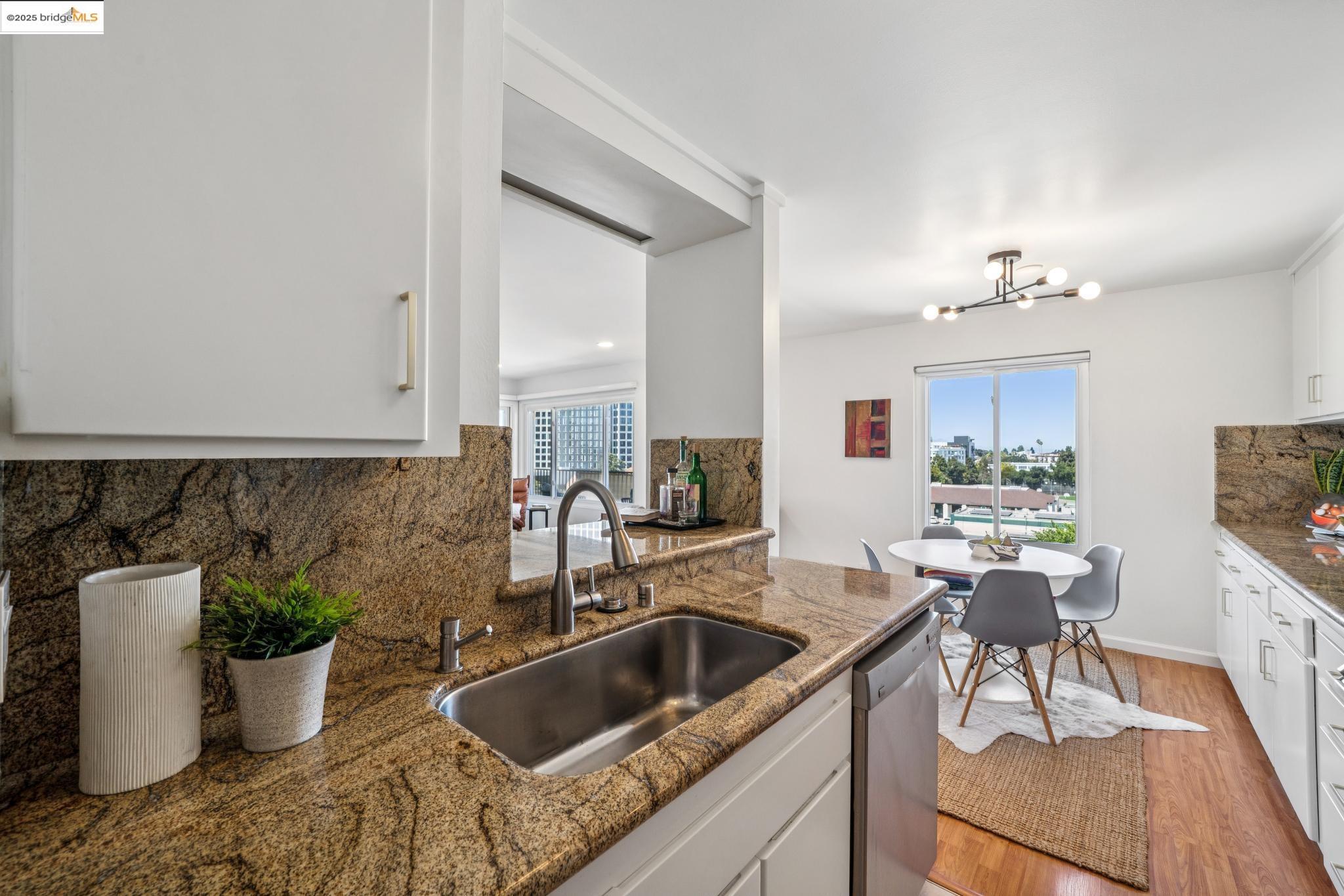 Detail Gallery Image 16 of 31 For 85 Vernon St #208,  Oakland,  CA 94610 - 2 Beds | 2 Baths