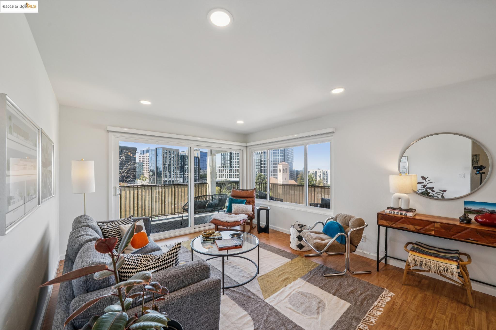 Detail Gallery Image 5 of 31 For 85 Vernon St #208,  Oakland,  CA 94610 - 2 Beds | 2 Baths